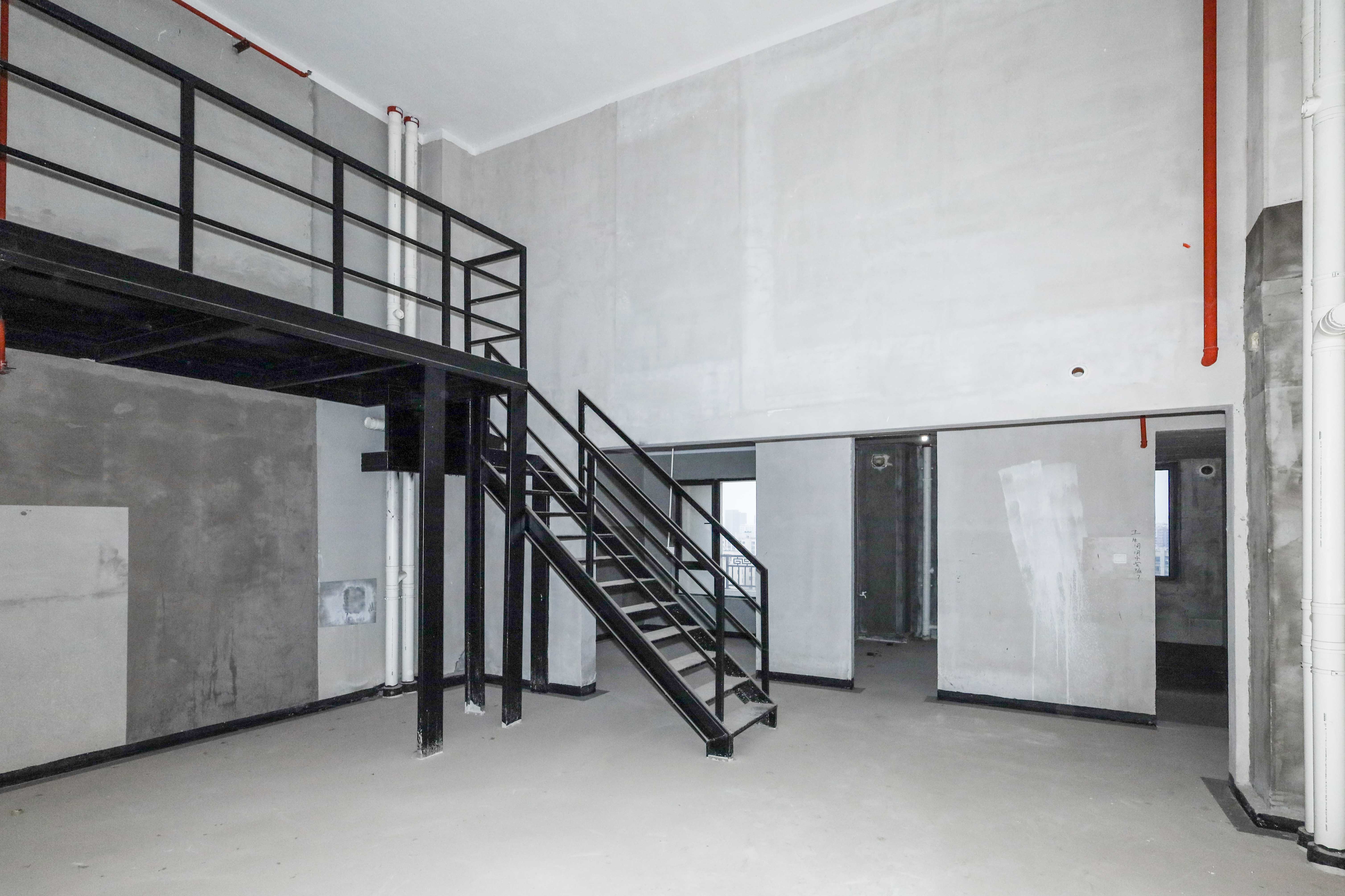 建发央著  4室2厅2卫   260.00万客厅