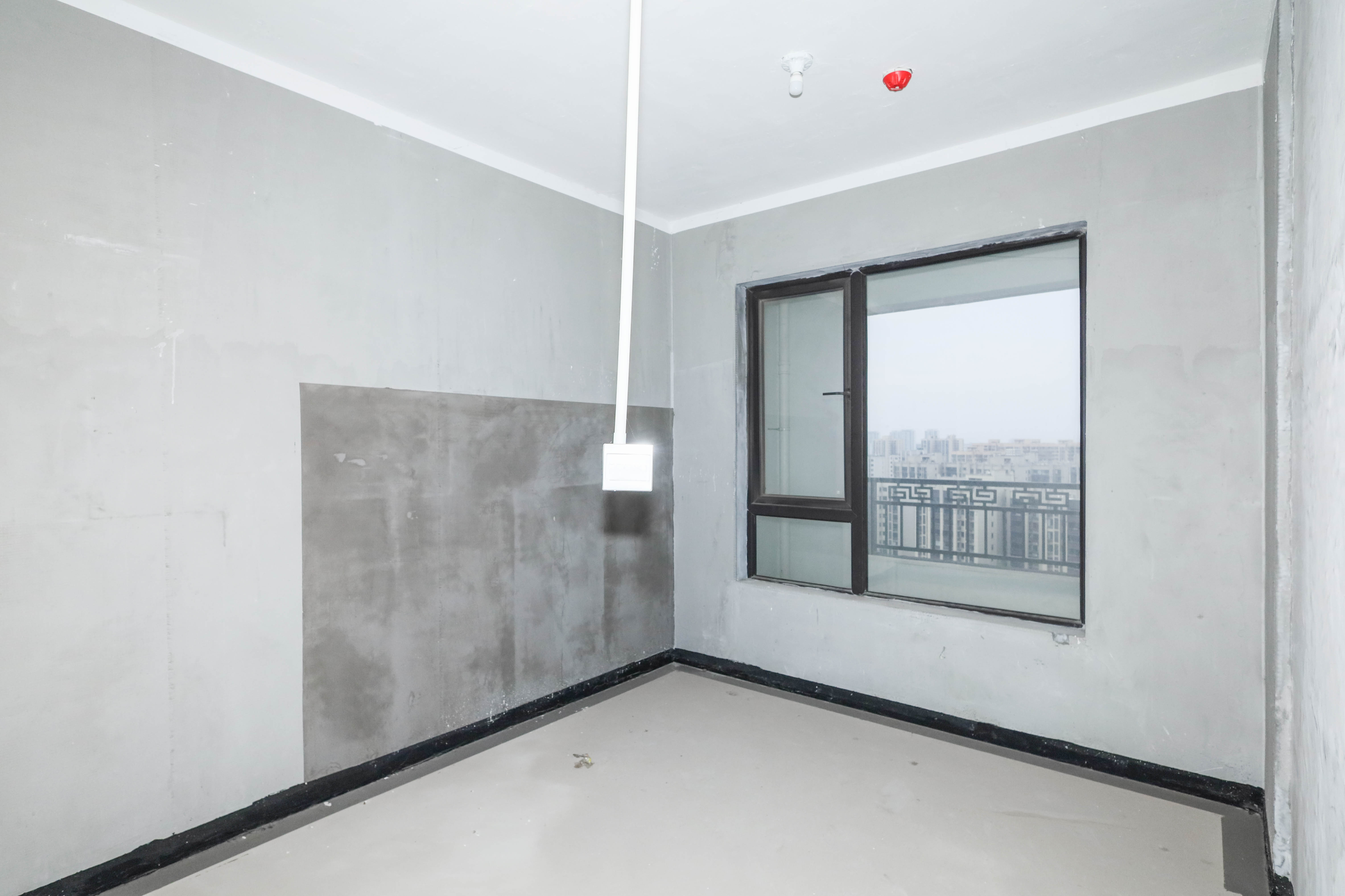 建发央著  4室2厅2卫   260.00万卧室