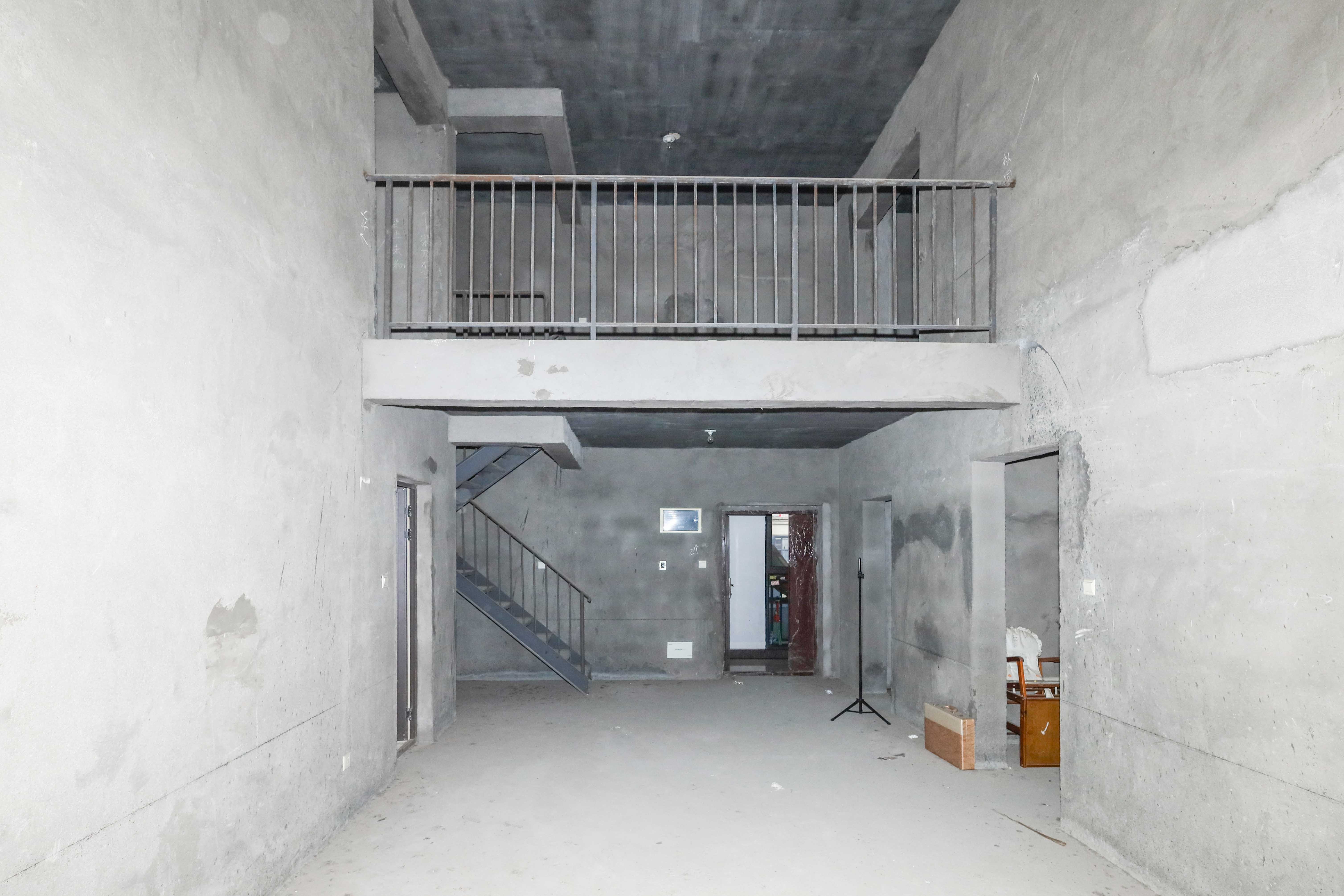 保利麓谷林语E区  4室2厅2卫   165.00万客厅