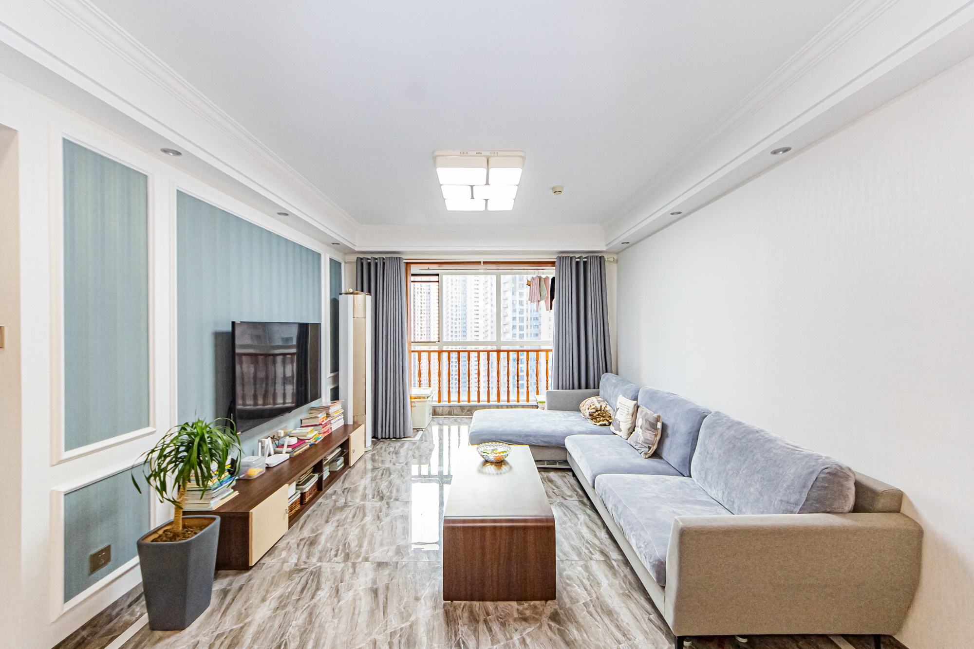 北辰三角洲E4区  3室2厅1卫    173.0万客厅