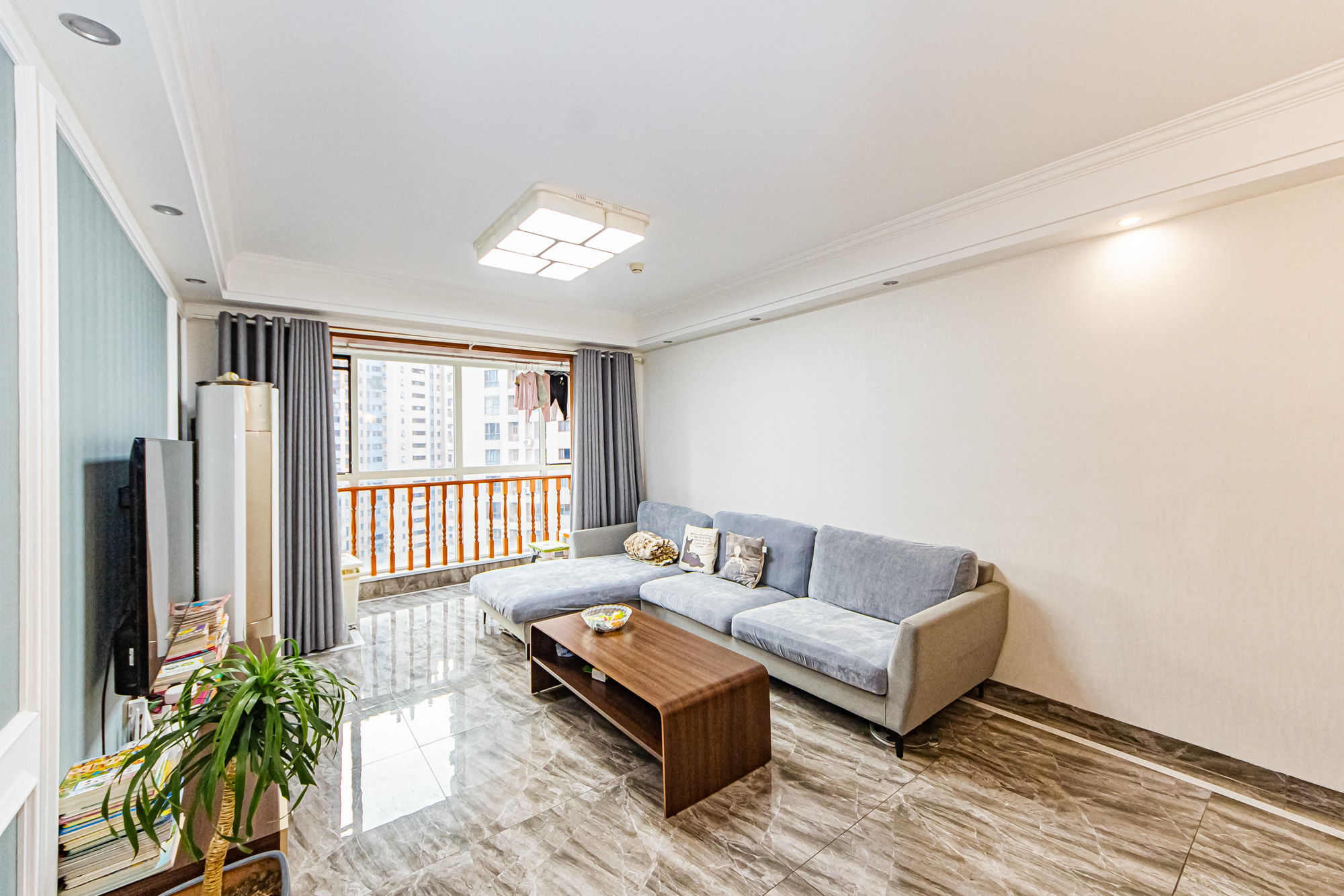 北辰三角洲E4区  3室2厅1卫    173.0万客厅