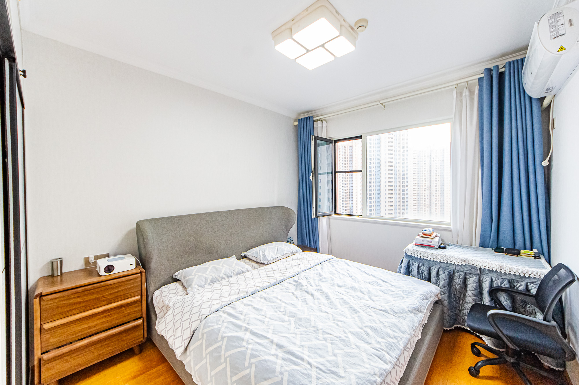 北辰三角洲E4区  3室2厅1卫    173.0万卧室