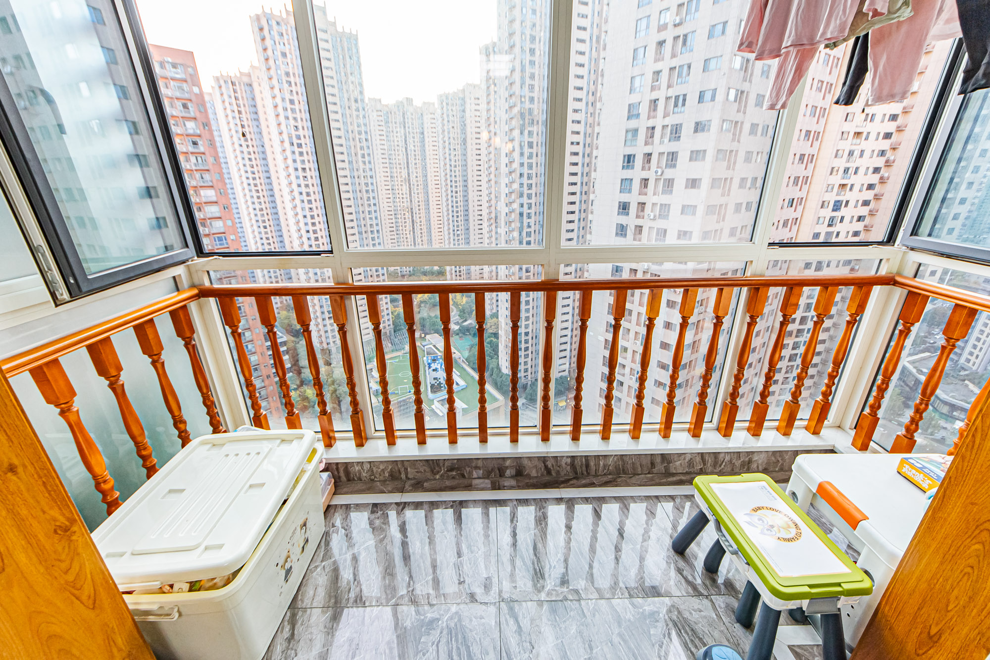 北辰三角洲E4区  3室2厅1卫    173.0万阳台