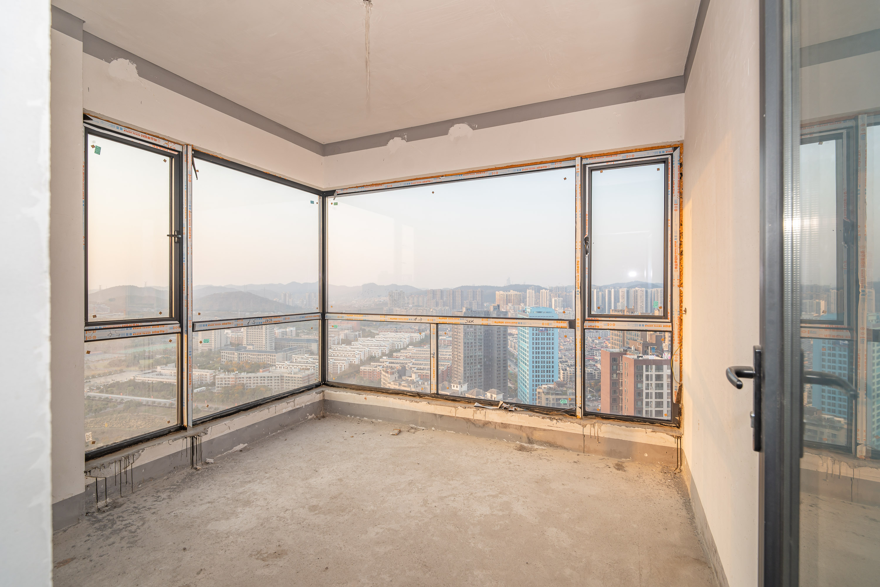 建投象山国际  3室2厅2卫    145.0万卧室