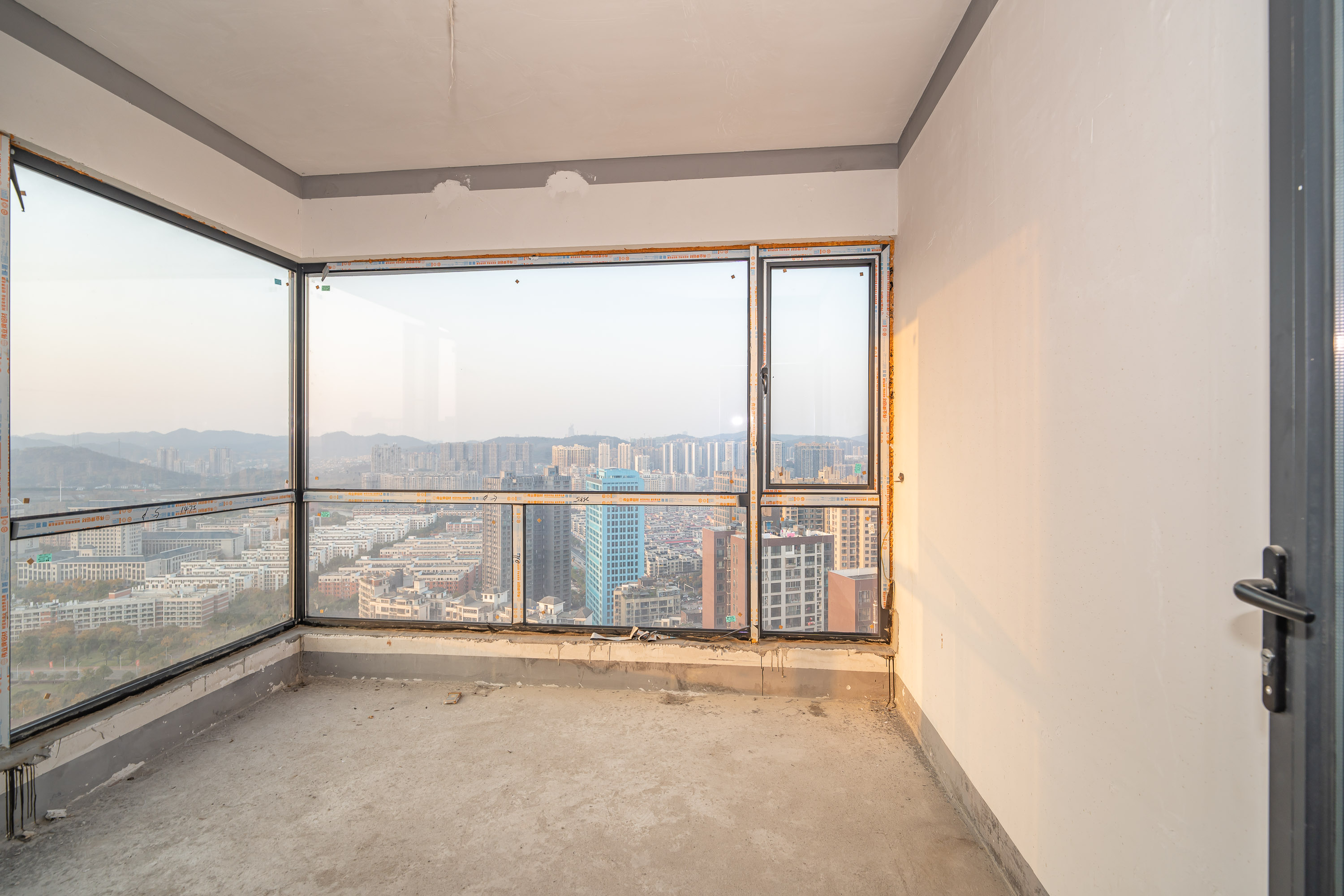 建投象山国际  3室2厅2卫    145.0万卧室