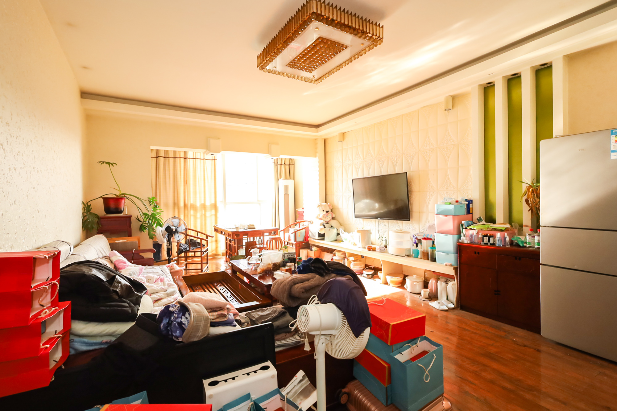 美林银谷  4室2厅2卫   146.00万客厅