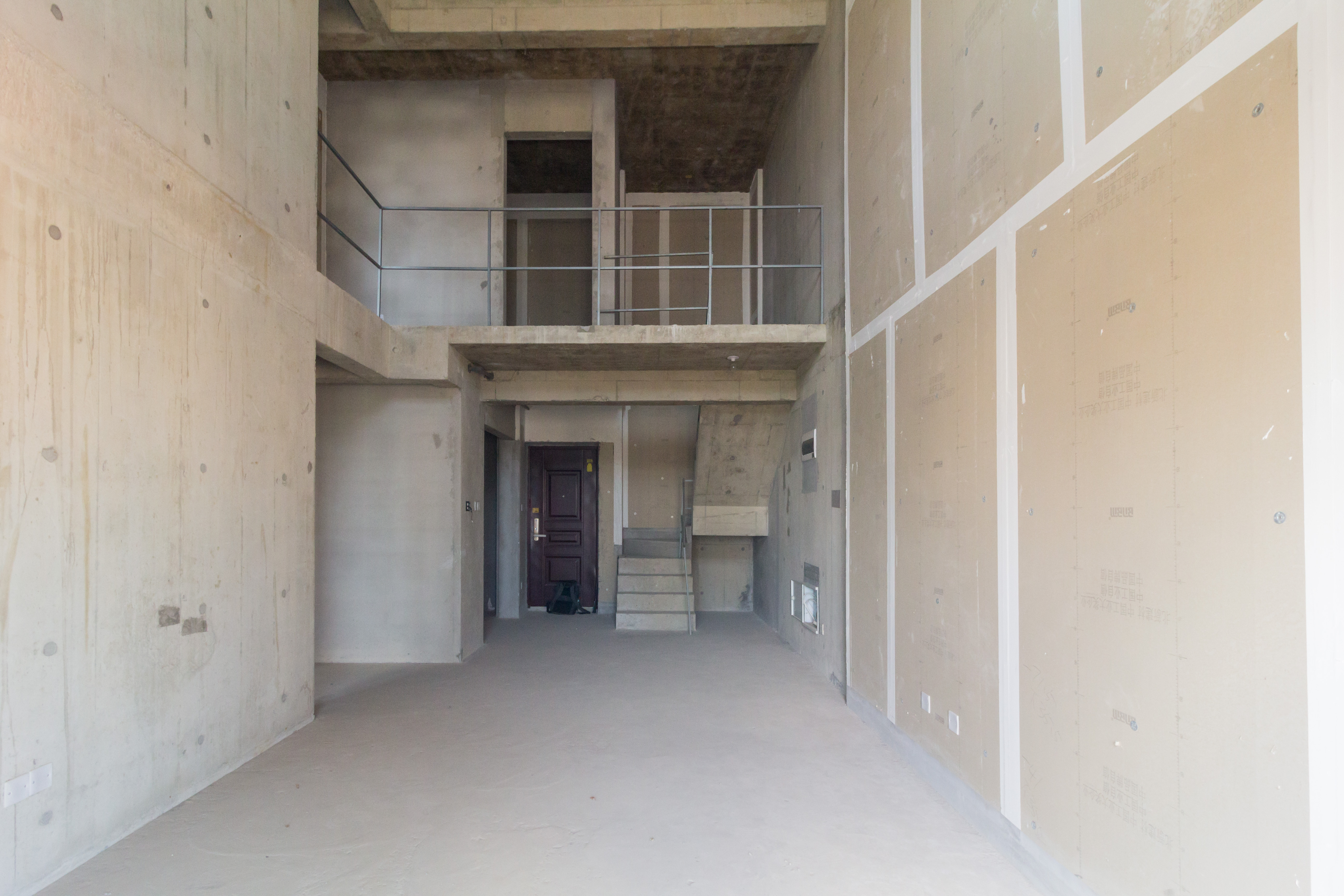 龙湖碧桂园天宸原著 4室2厅2卫 138.0万 龙湖碧桂园天宸原著 4室2厅2卫 138.0万客厅