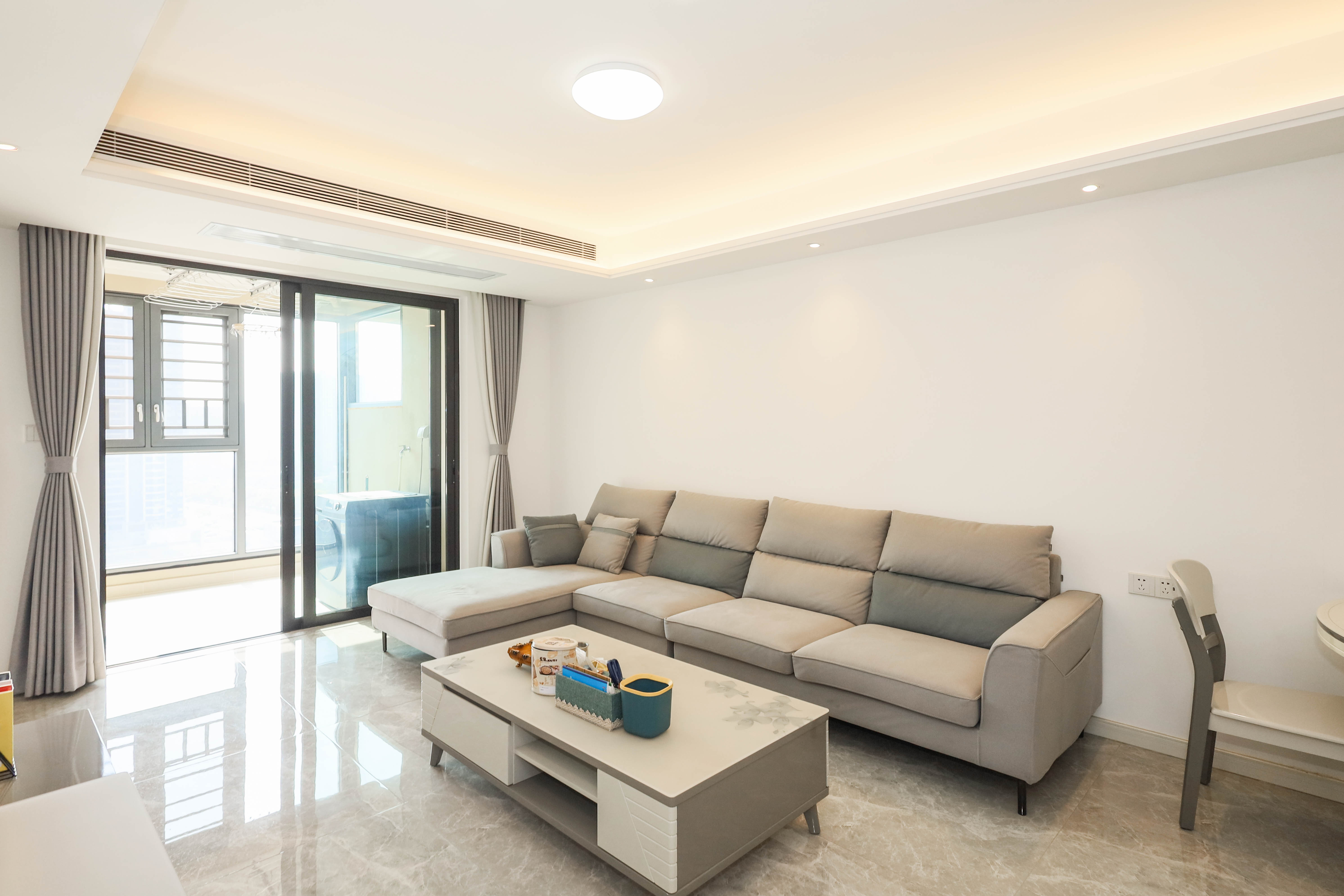 万科金色梦想A区  3室2厅2卫    150.0万客厅