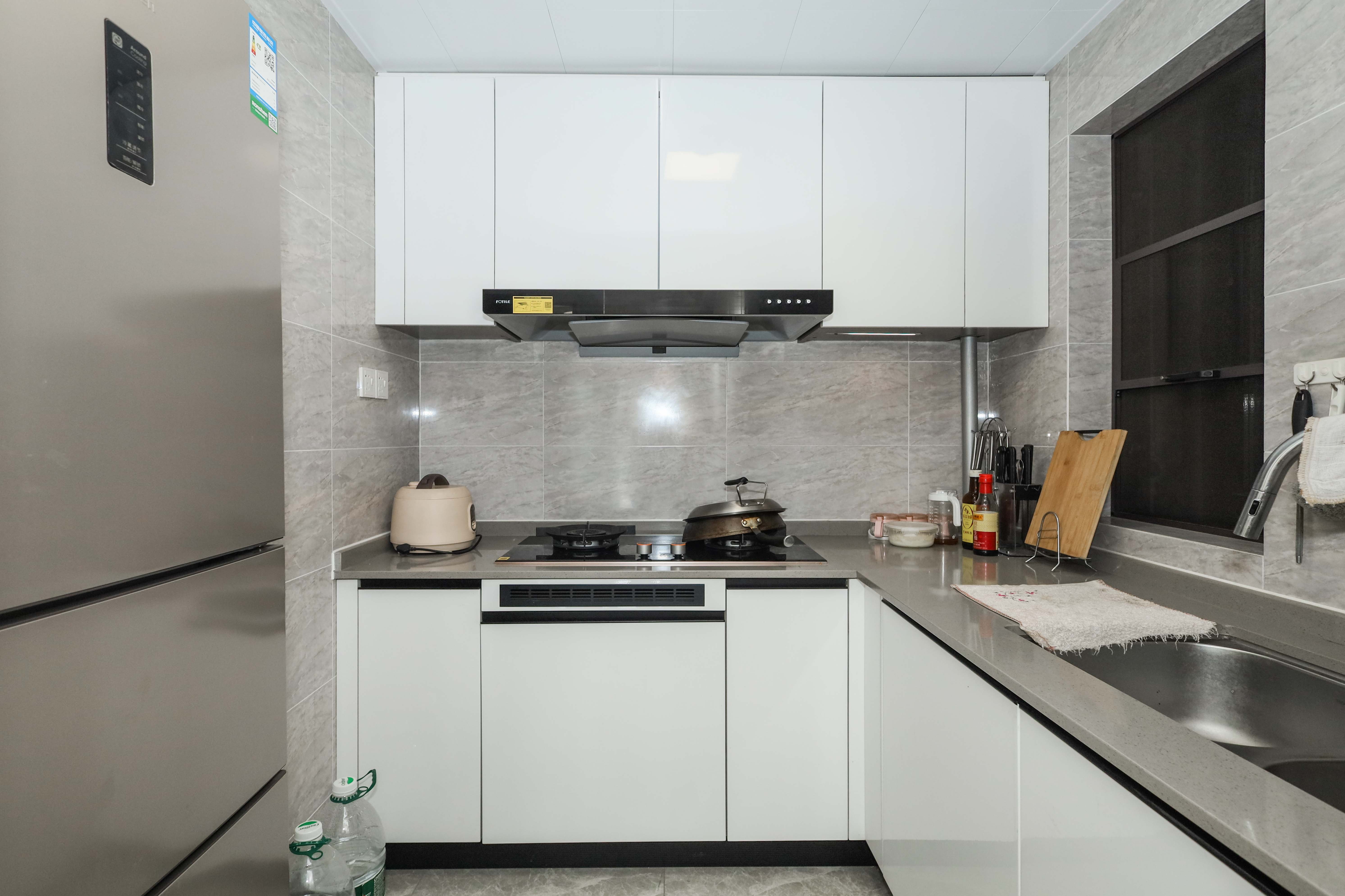 万科金色梦想A区  3室2厅2卫    150.0万厨房