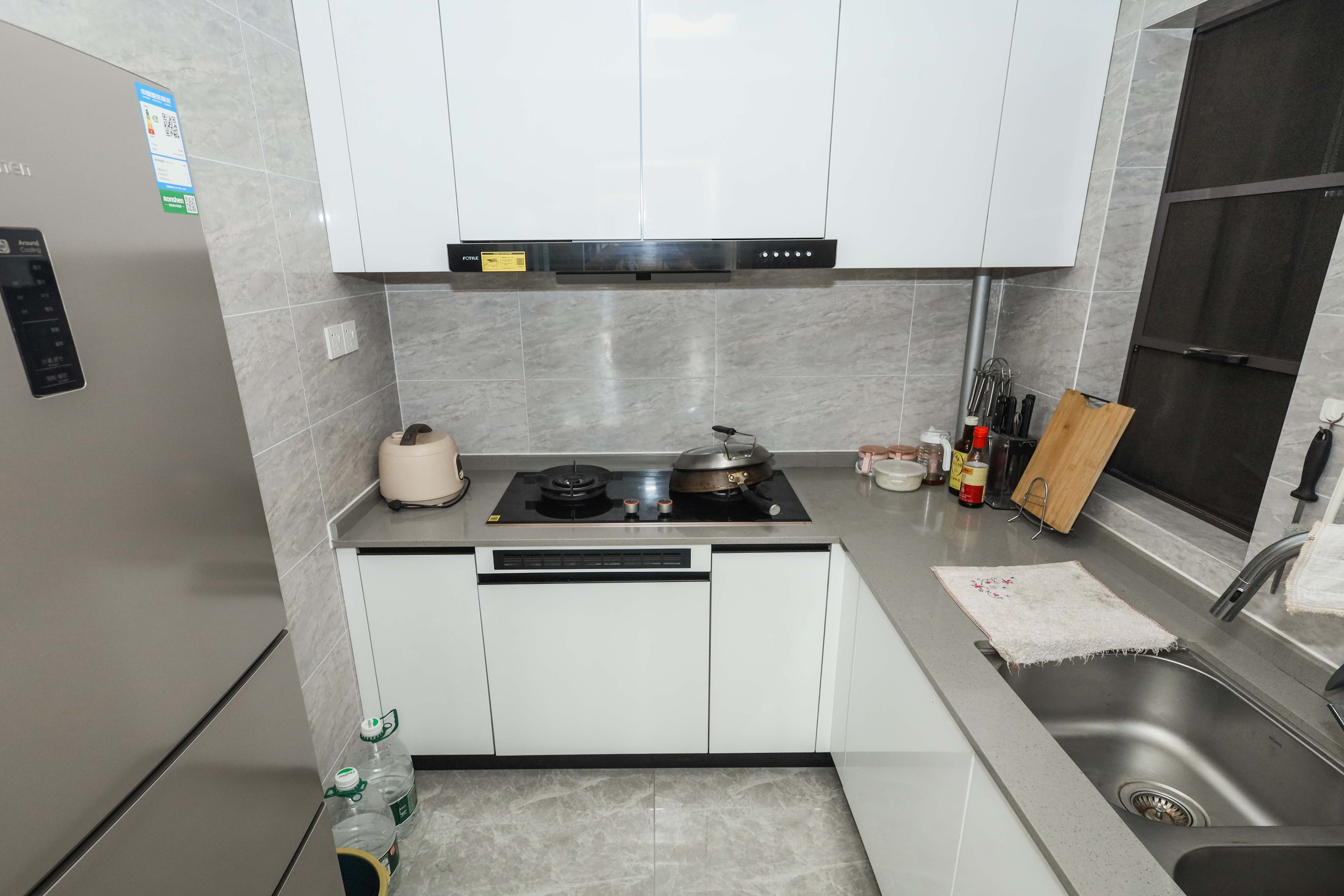 万科金色梦想A区  3室2厅2卫    150.0万厨房