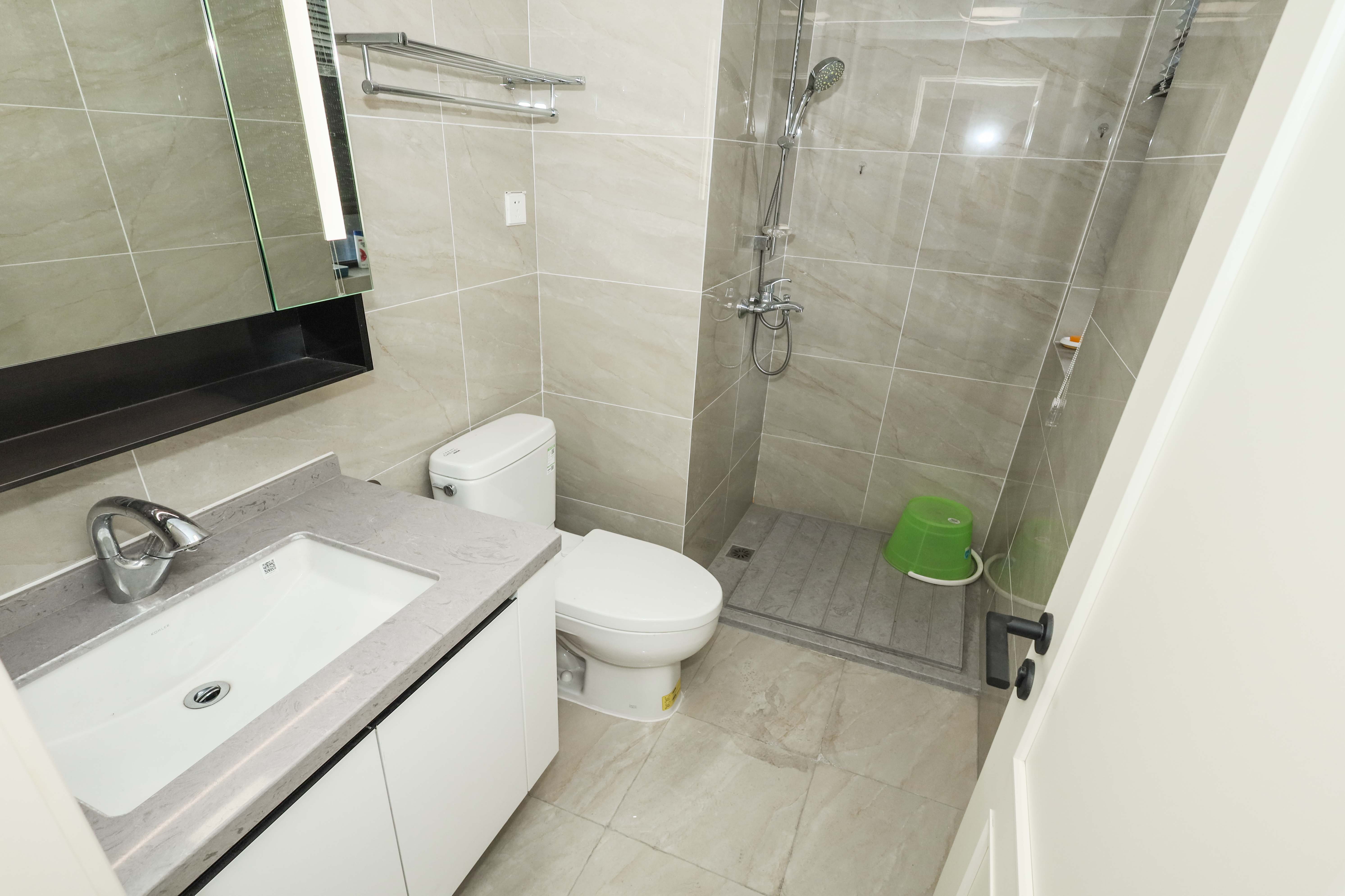 万科金色梦想A区  3室2厅2卫    150.0万卫生间