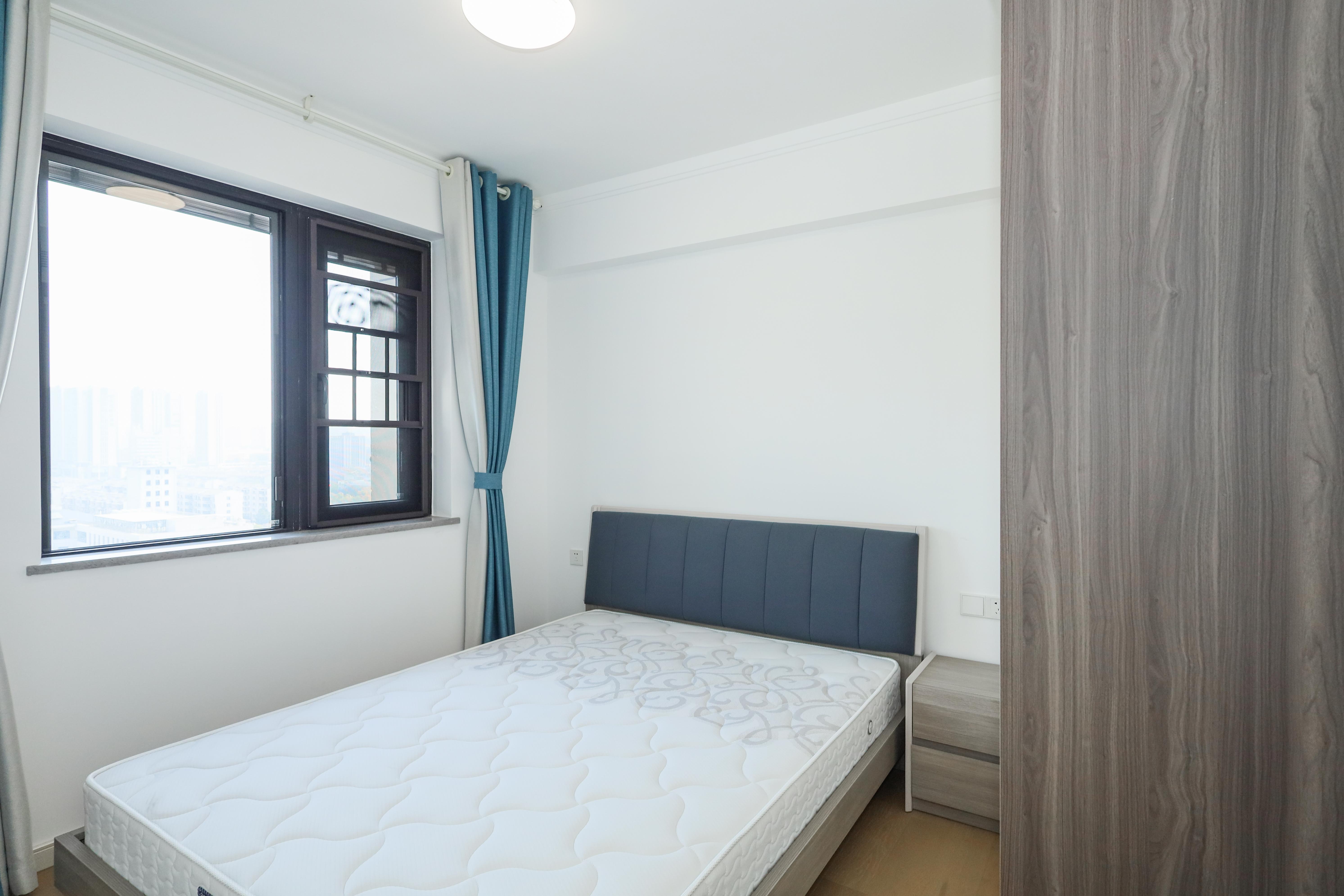 万科金色梦想A区  3室2厅2卫    150.0万卧室