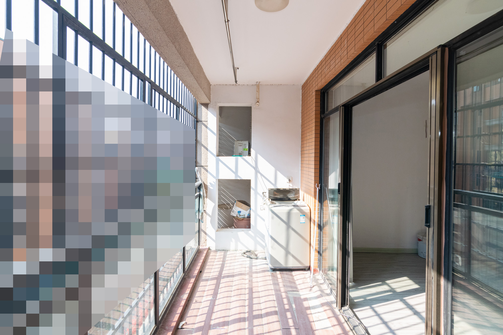 丽景华庭  3室2厅2卫   70.00万阳台
