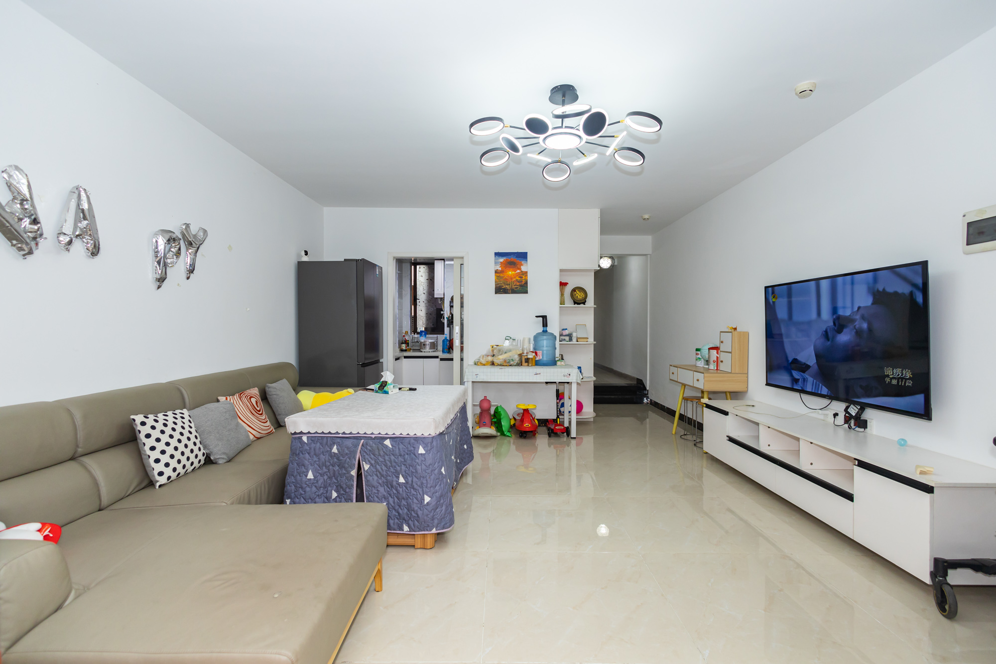 新长海广场 3室2厅1卫 49.8万 新长海广场 3室2厅1卫 49.8万客厅