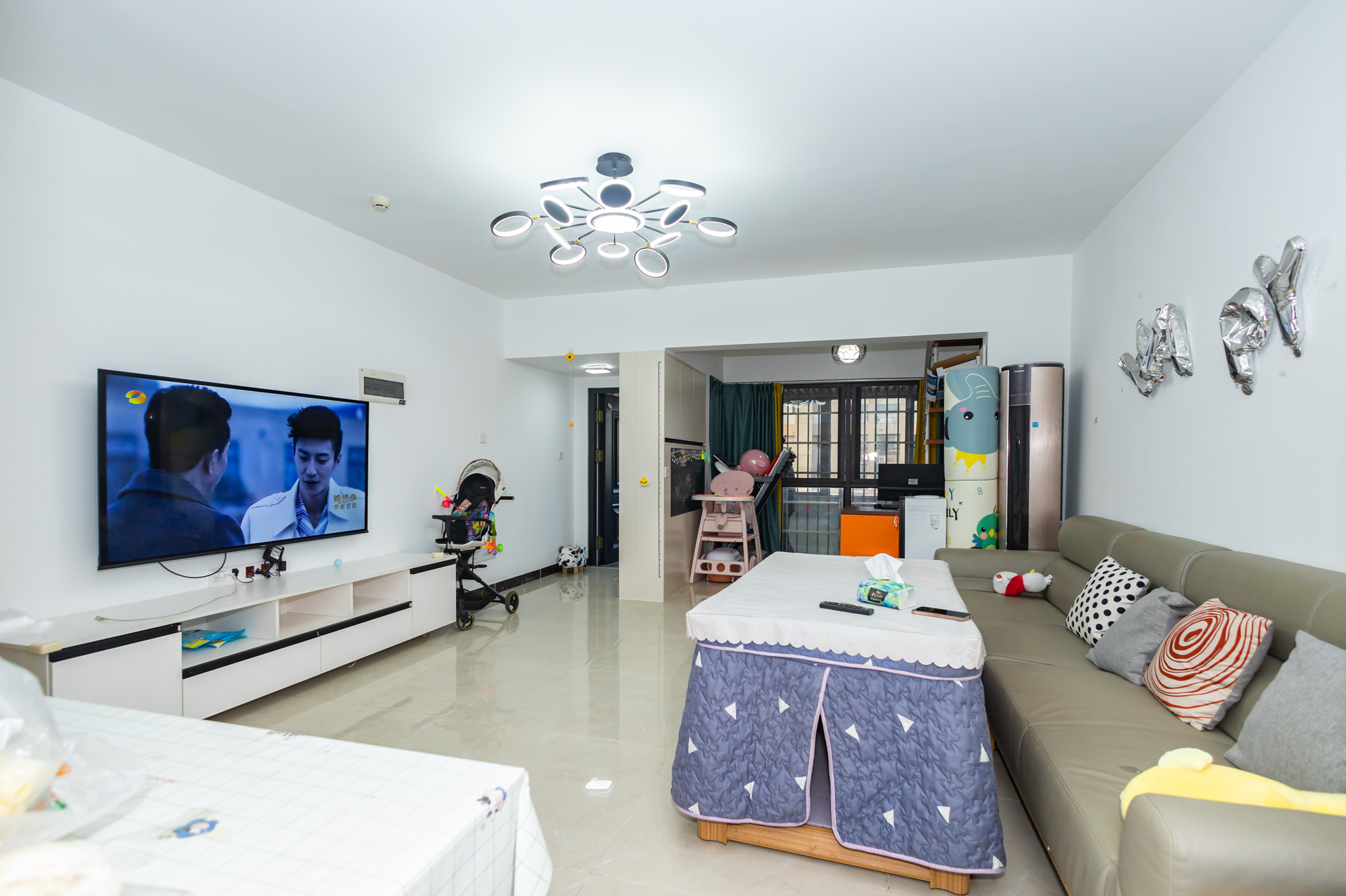 新长海广场 3室2厅1卫 49.8万 新长海广场 3室2厅1卫 49.8万客厅