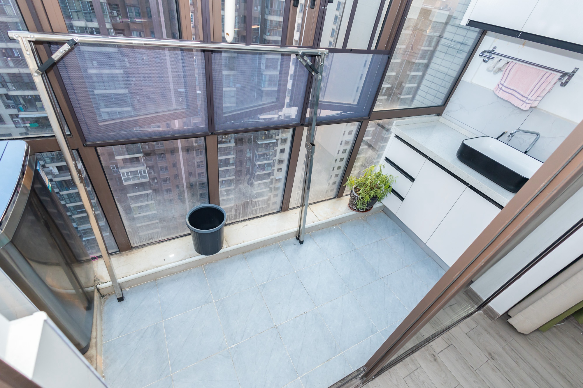 新长海广场 3室2厅1卫 49.8万 新长海广场 3室2厅1卫 49.8万阳台