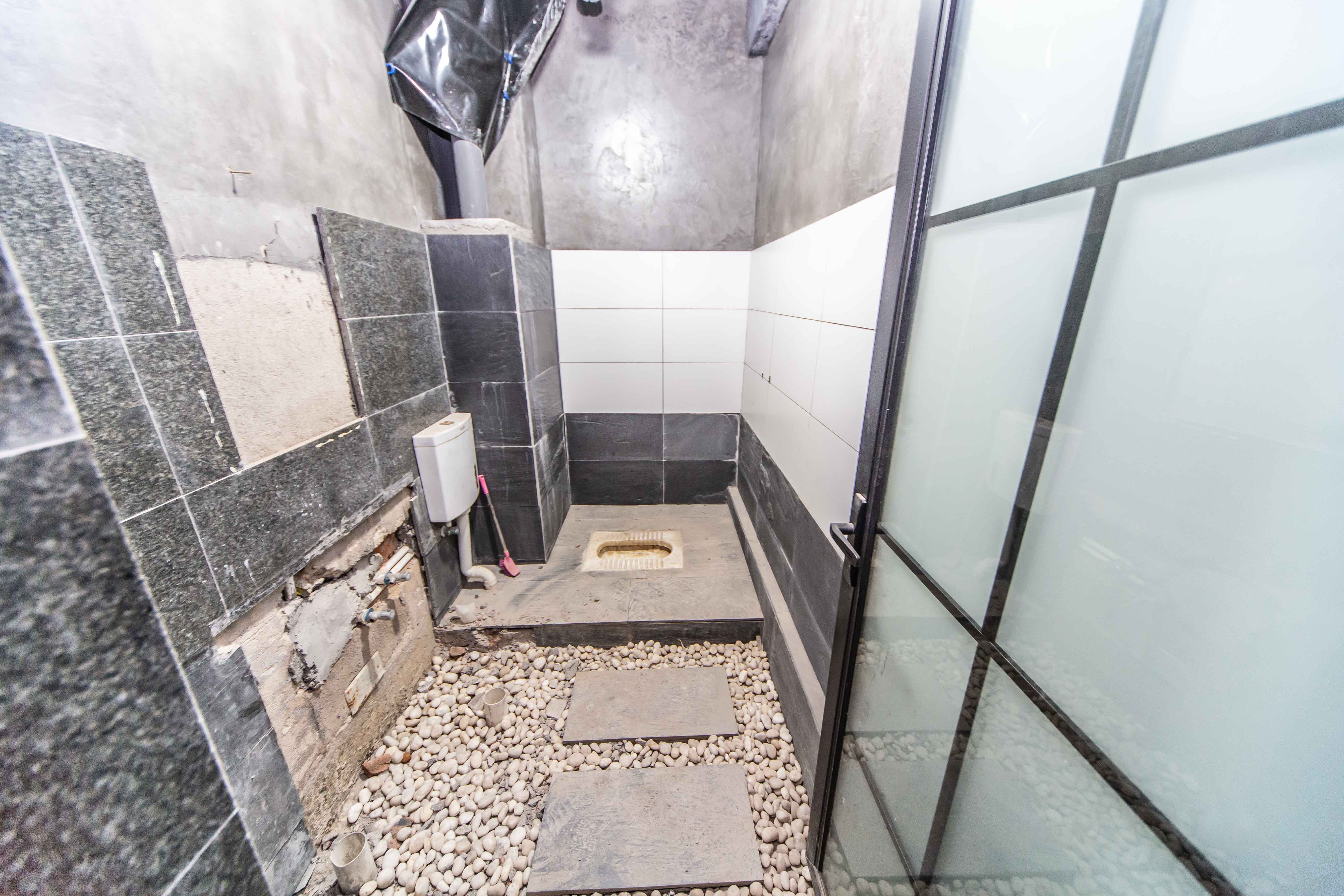 吉联小区(红墅湾) 6室2厅4卫 598.0万 吉联小区(红墅湾) 6室2厅4卫 598.0万卫生间