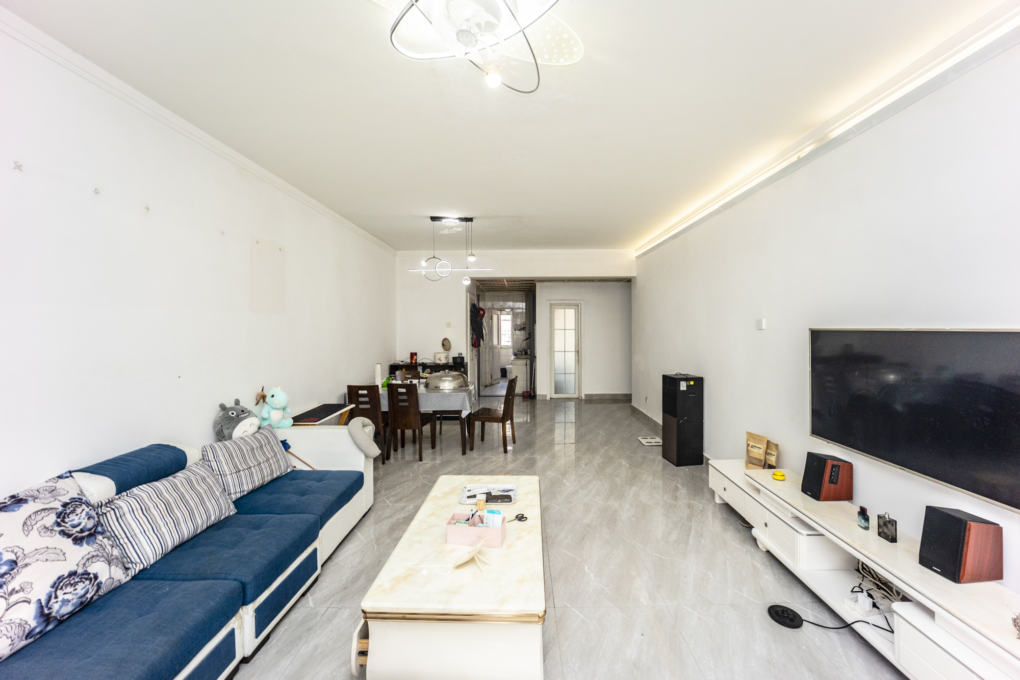 天剑路地税局宿舍  3室2厅2卫    108.0万客厅