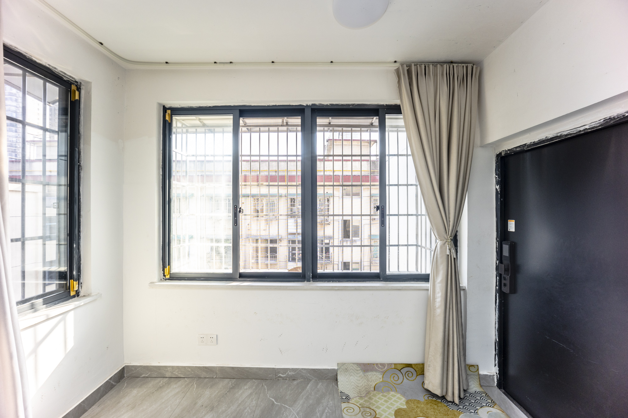 天剑路地税局宿舍  3室2厅2卫    108.0万客厅