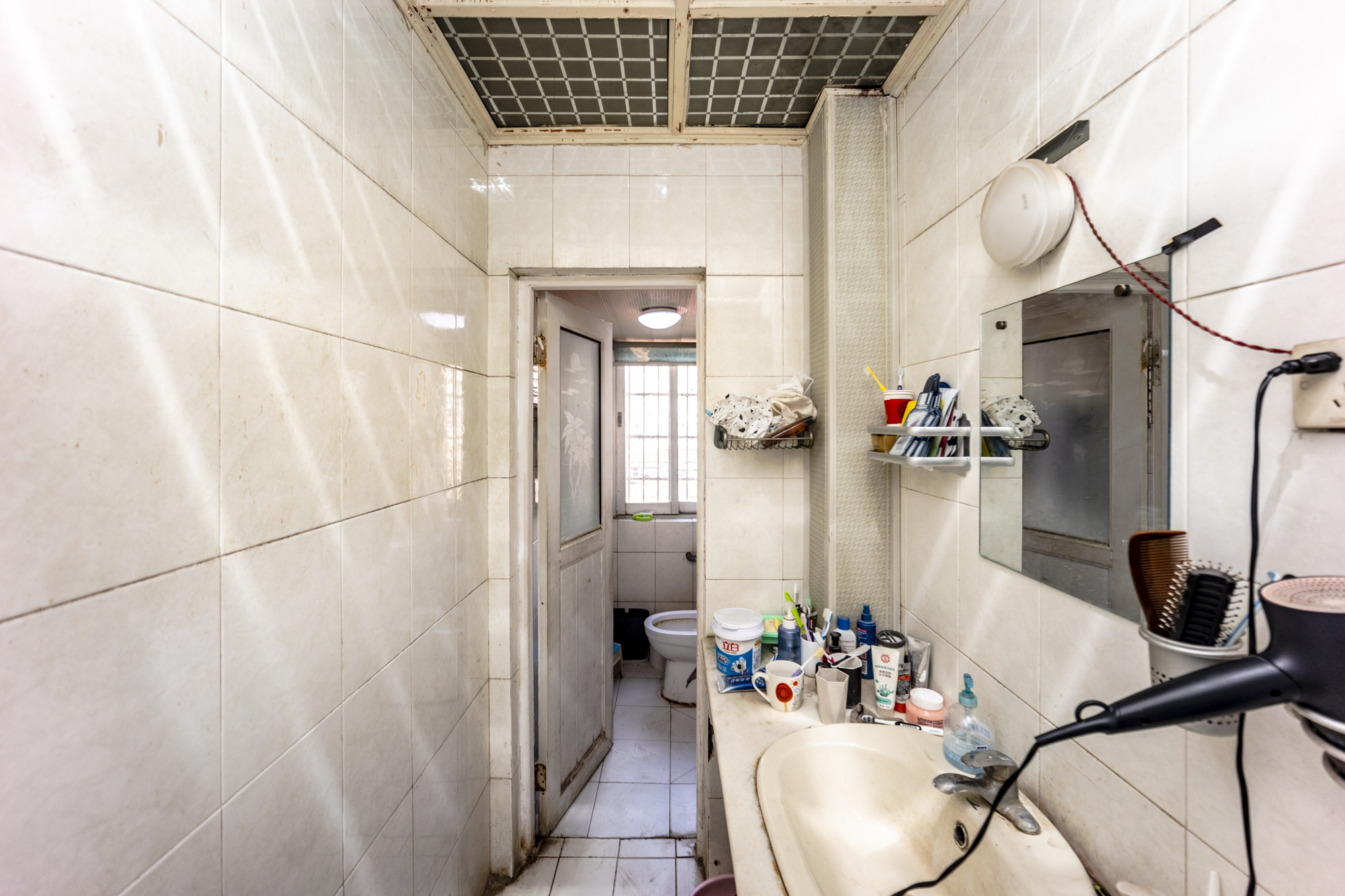 天剑路地税局宿舍  3室2厅2卫    108.0万卫生间