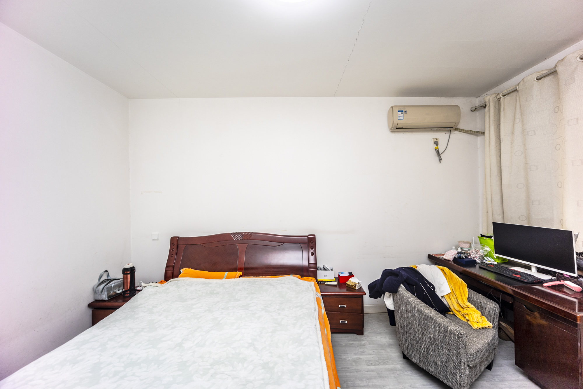 天剑路地税局宿舍  3室2厅2卫    108.0万卧室