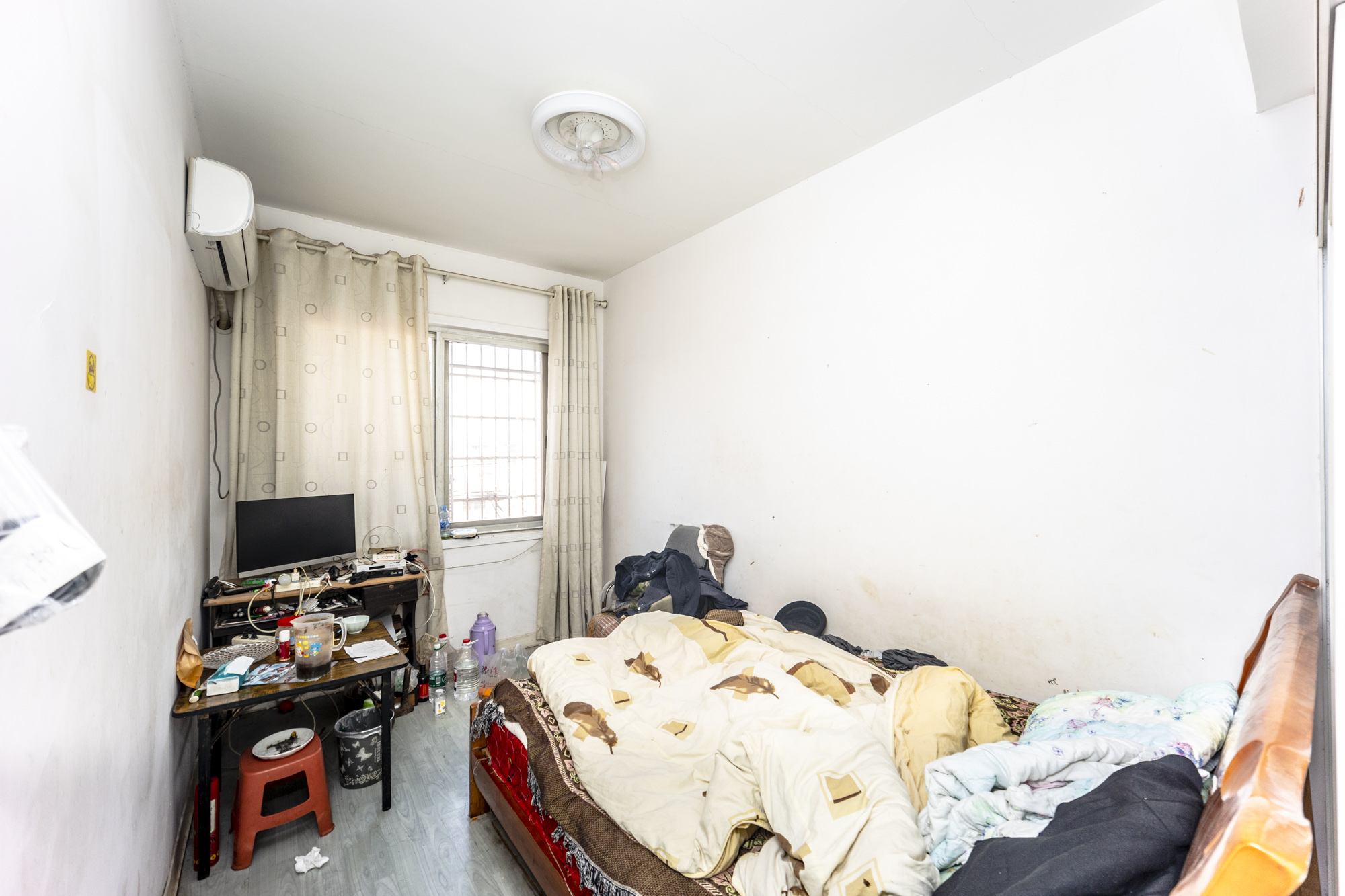 天剑路地税局宿舍  3室2厅2卫    108.0万卧室