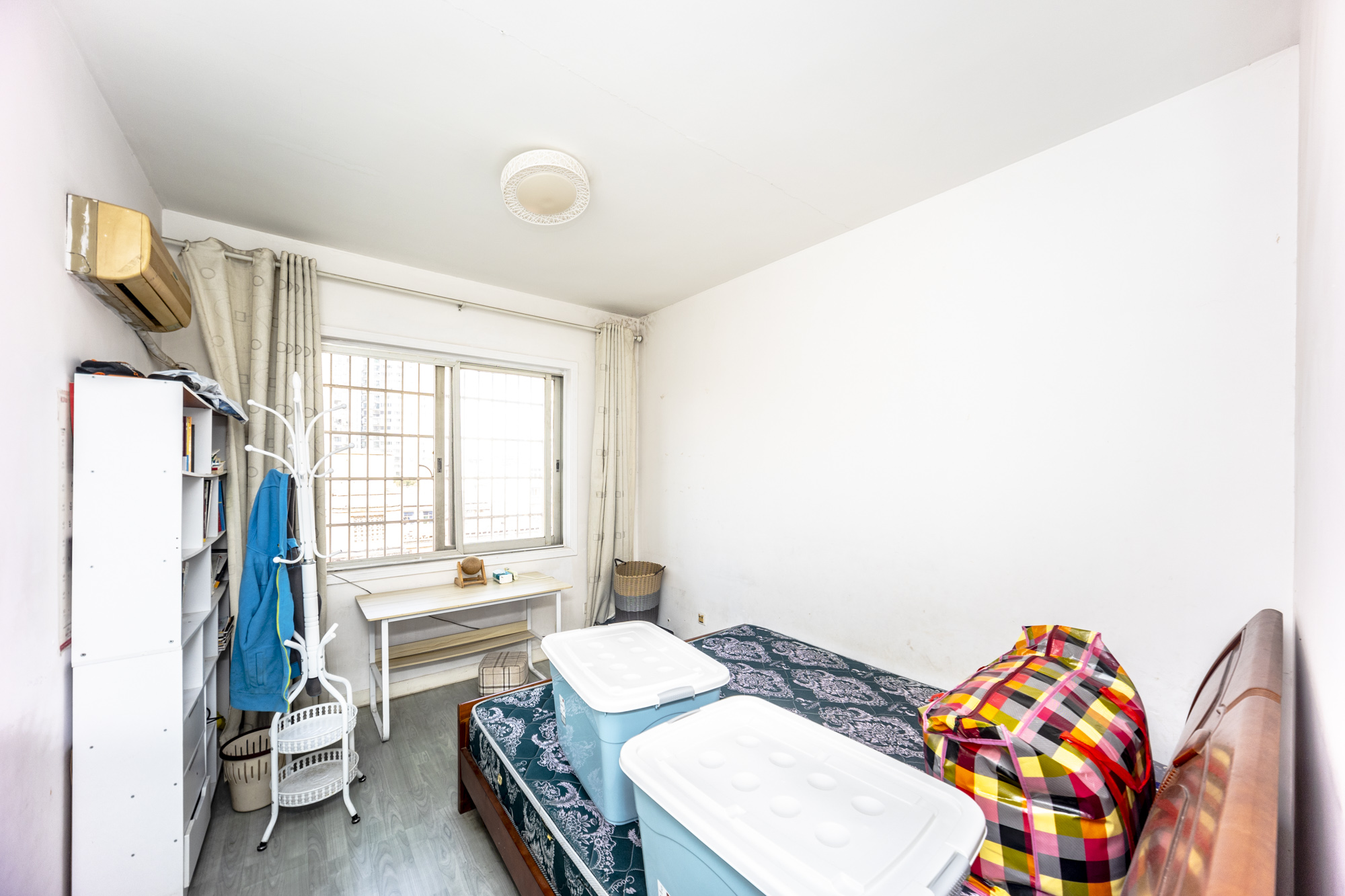 天剑路地税局宿舍  3室2厅2卫    108.0万卧室