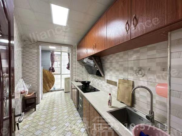 庐山一号  3室2厅2卫   2500.00元/月室内图
