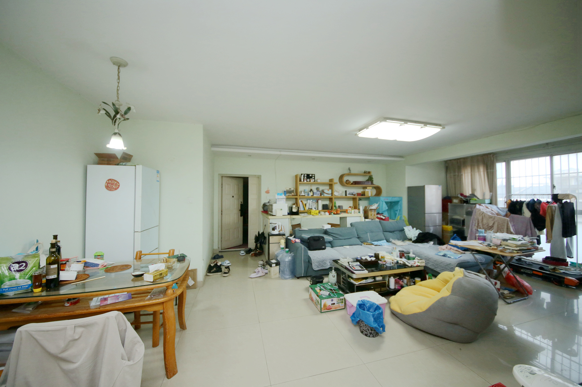 旭日东升  3室2厅2卫   120.00万客厅
