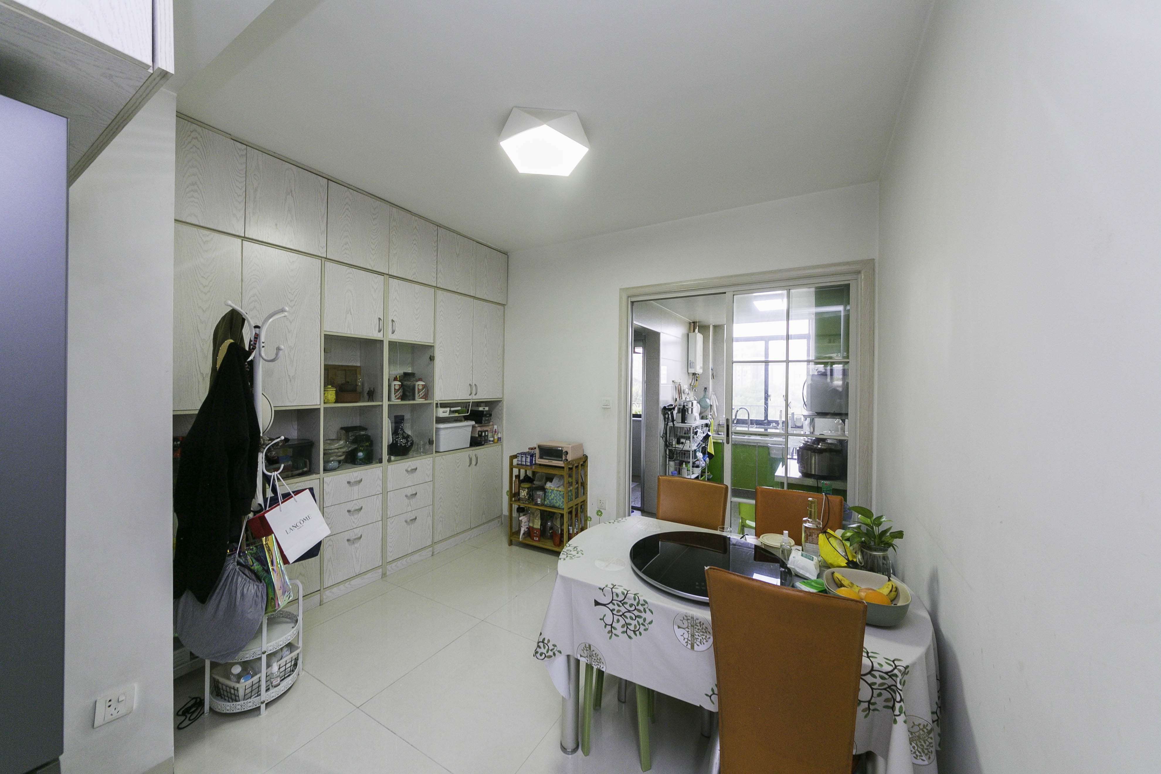 景荣华苑  3室2厅2卫   128.00万客厅