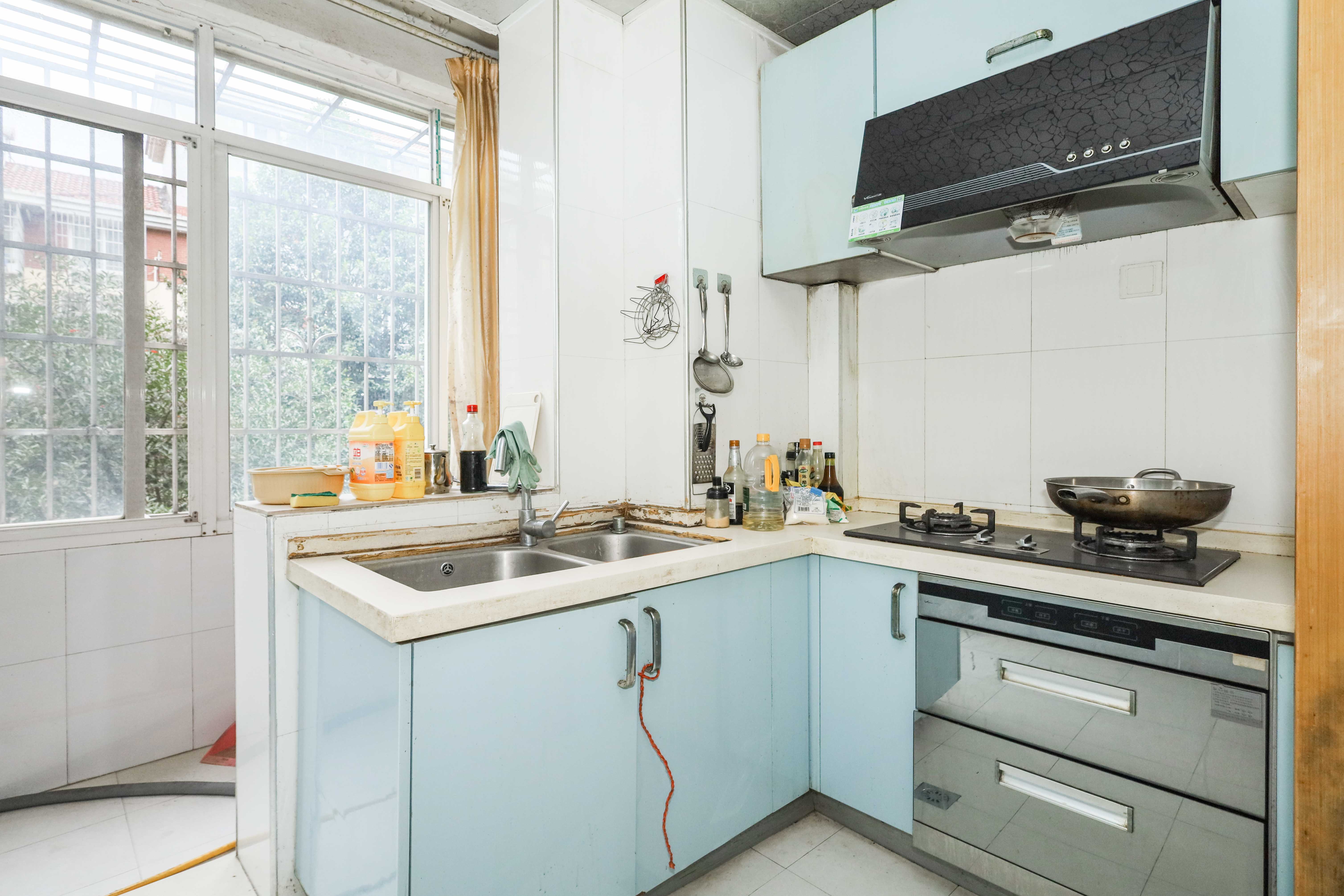 山水英伦 3室2厅1卫 73.8万 山水英伦 3室2厅1卫 73.8万厨房