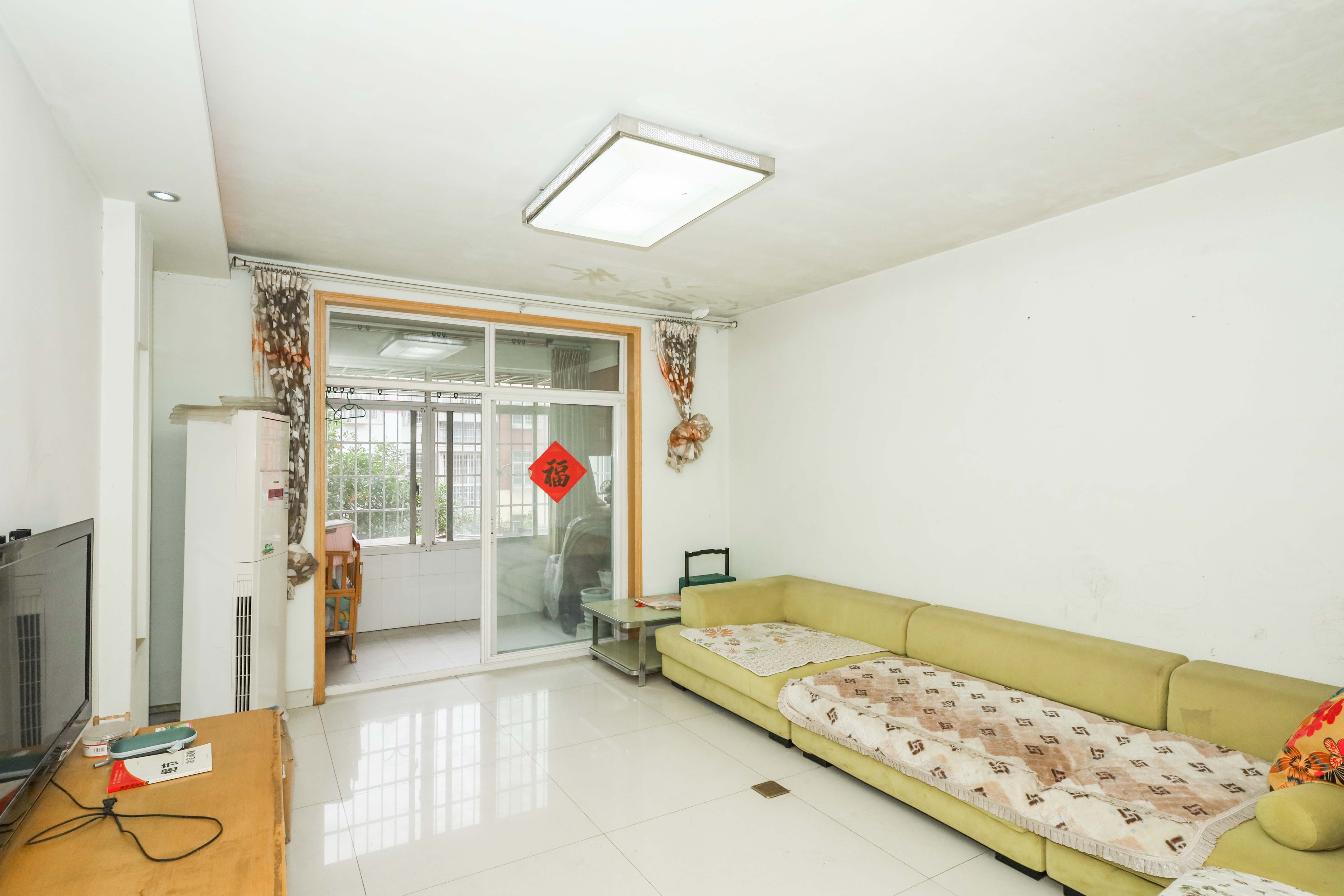 山水英伦 3室2厅1卫 73.8万 山水英伦 3室2厅1卫 73.8万客厅