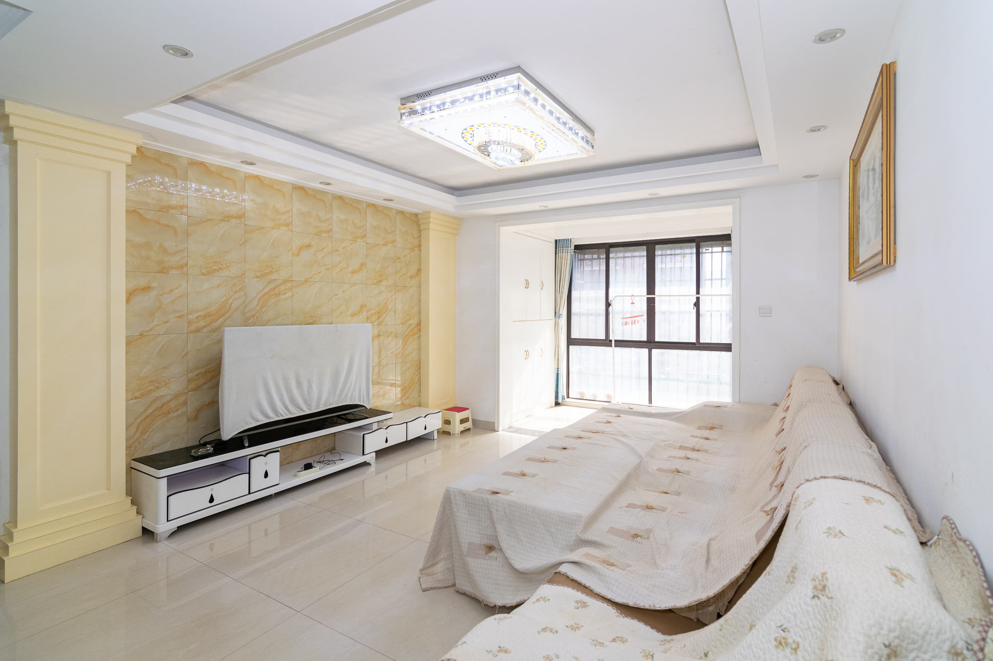 新城国际花都 3室2厅2卫 91.8万 新城国际花都 3室2厅2卫 91.8万客厅