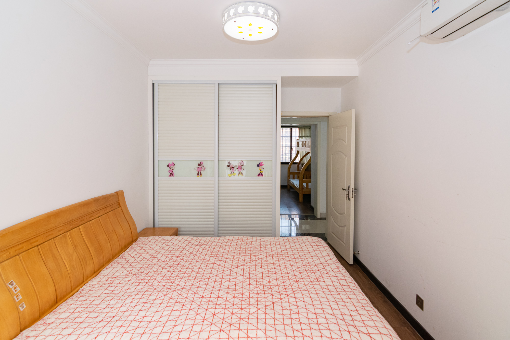 新城国际花都 3室2厅2卫 91.8万 新城国际花都 3室2厅2卫 91.8万卧室