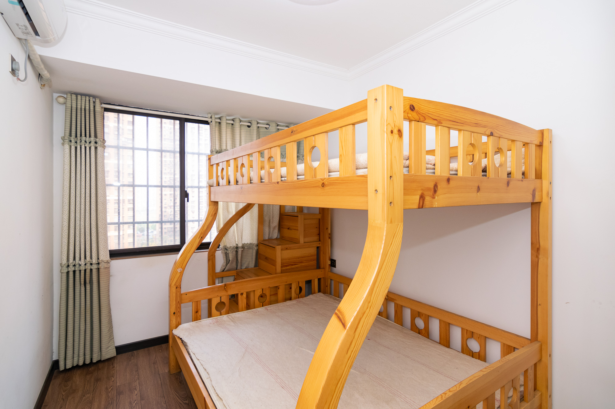 新城国际花都 3室2厅2卫 91.8万 新城国际花都 3室2厅2卫 91.8万卧室