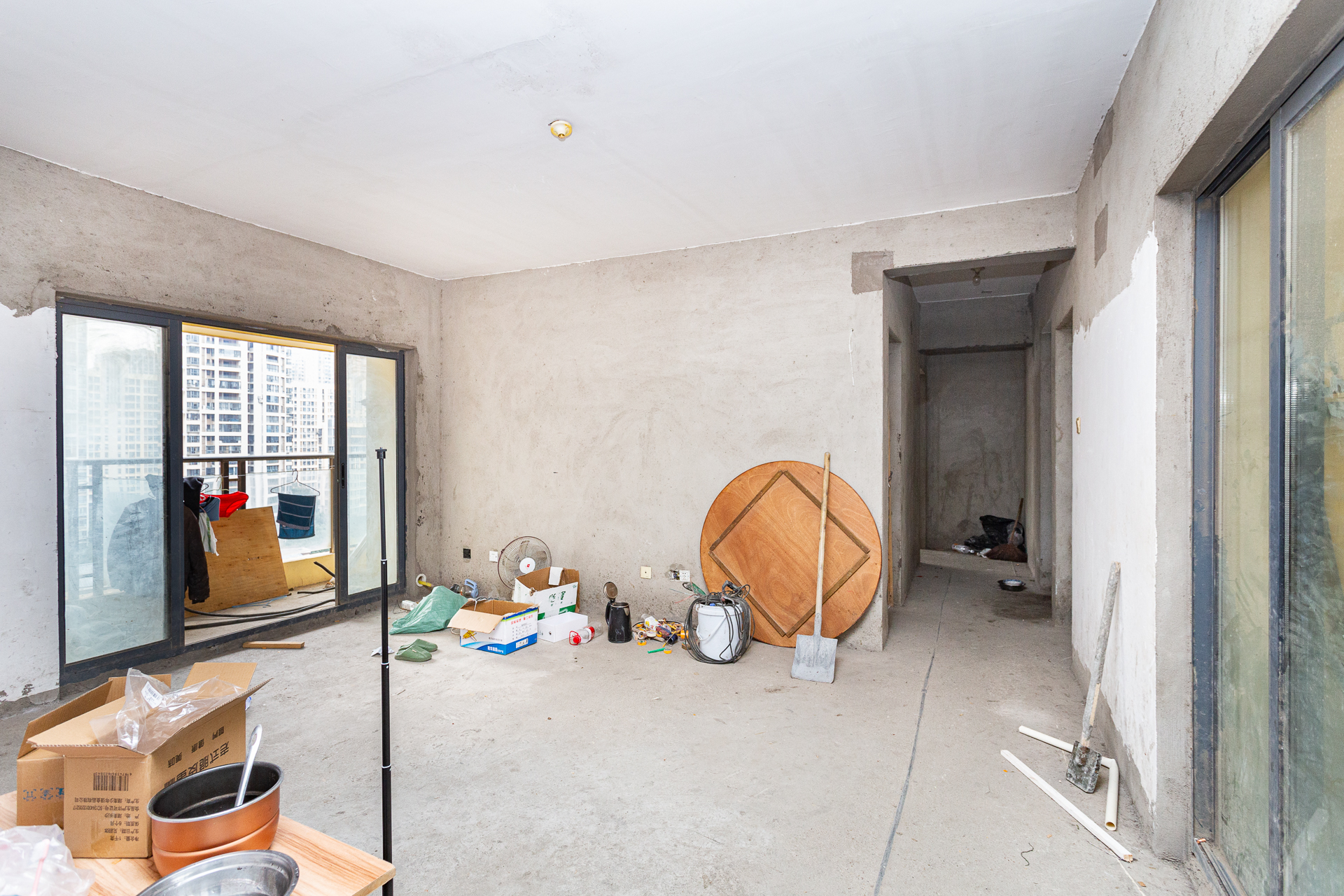 勤诚达新界  5室2厅2卫    137.0万 勤诚达新界  5室2厅2卫    137.0万客厅