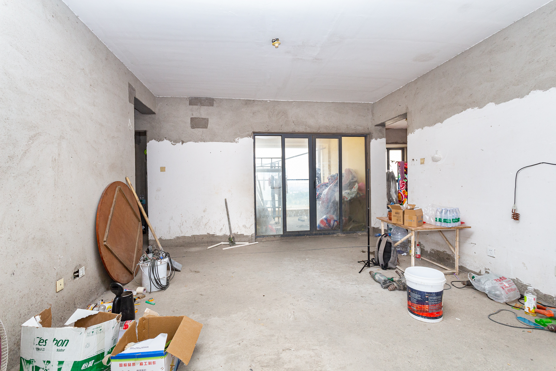 勤诚达新界  5室2厅2卫    137.0万 勤诚达新界  5室2厅2卫    137.0万客厅