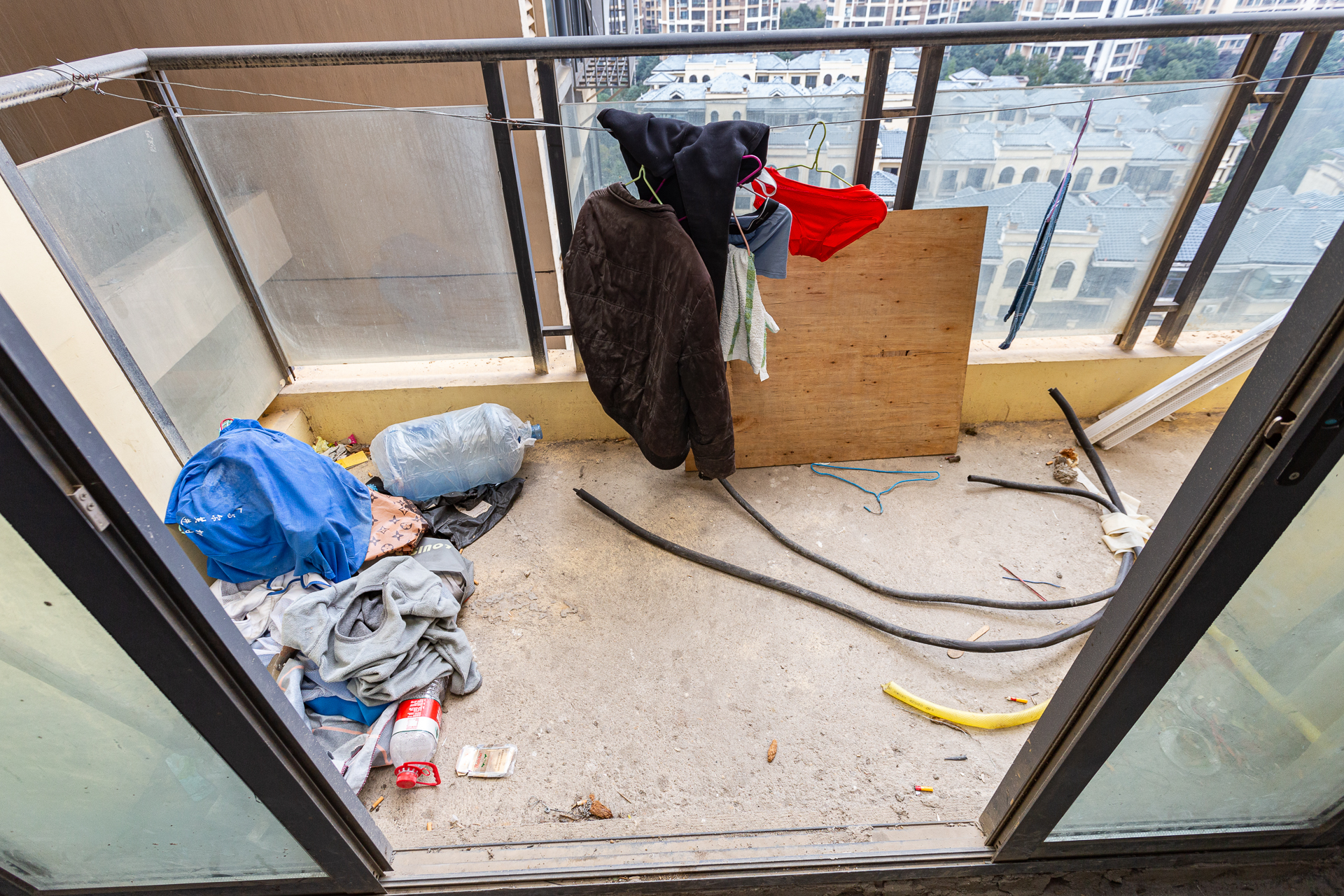 勤诚达新界  5室2厅2卫    137.0万 勤诚达新界  5室2厅2卫    137.0万阳台