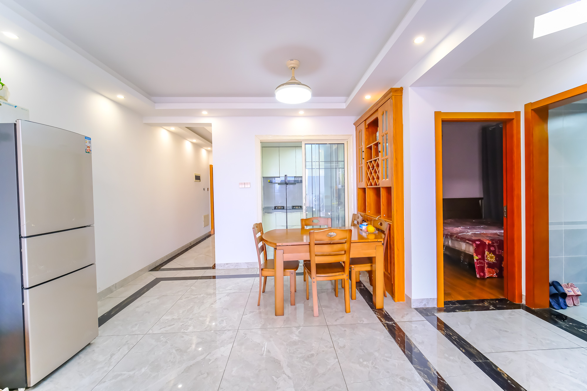 和悦城(蟠龙景苑) 3室2厅1卫 76.0万 和悦城(蟠龙景苑) 3室2厅1卫 76.0万客厅