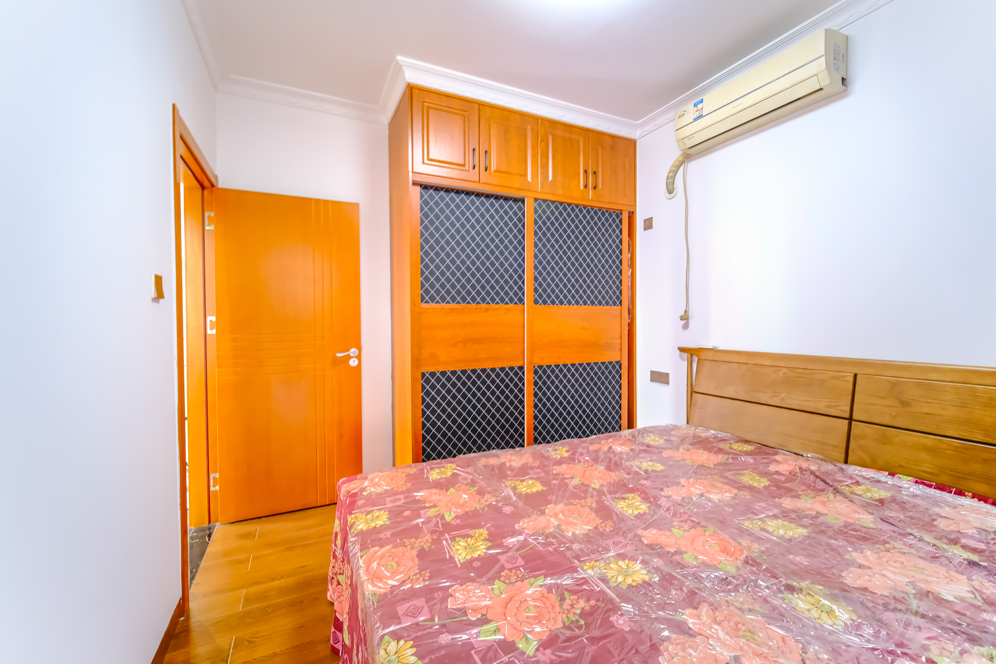 和悦城(蟠龙景苑) 3室2厅1卫 76.0万 和悦城(蟠龙景苑) 3室2厅1卫 76.0万卧室