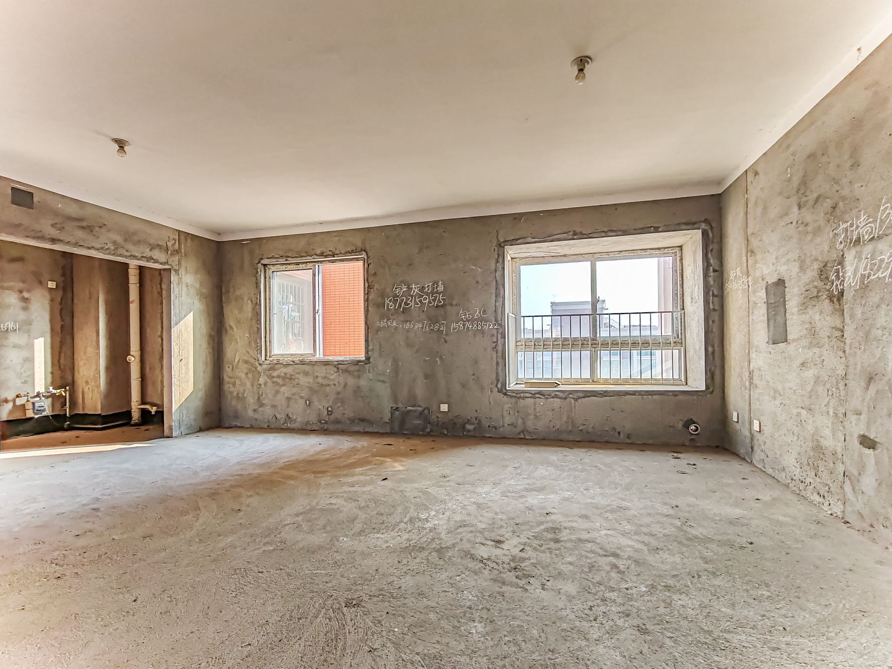 山水湾 4室2厅2卫 76.0万 山水湾 4室2厅2卫 76.0万客厅