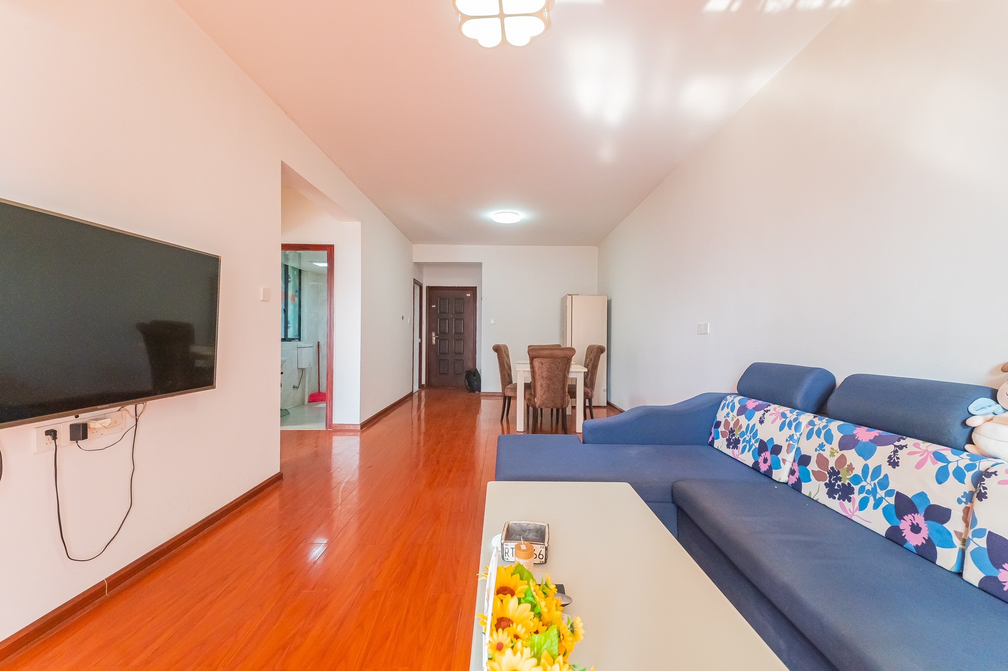 深业睿城 2室2厅1卫 60.8万 深业睿城 2室2厅1卫 60.8万客厅