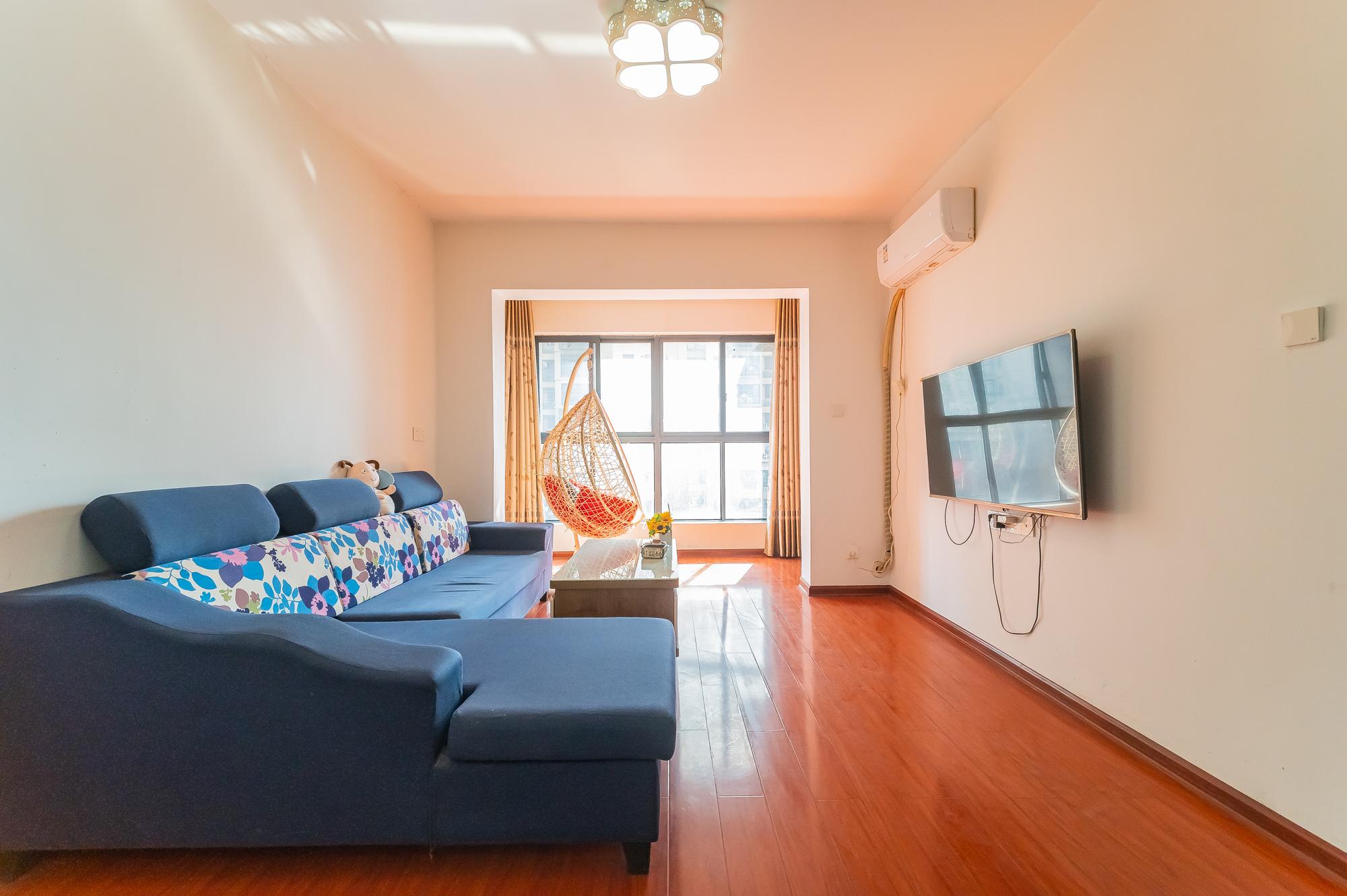 深业睿城 2室2厅1卫 60.8万 深业睿城 2室2厅1卫 60.8万客厅