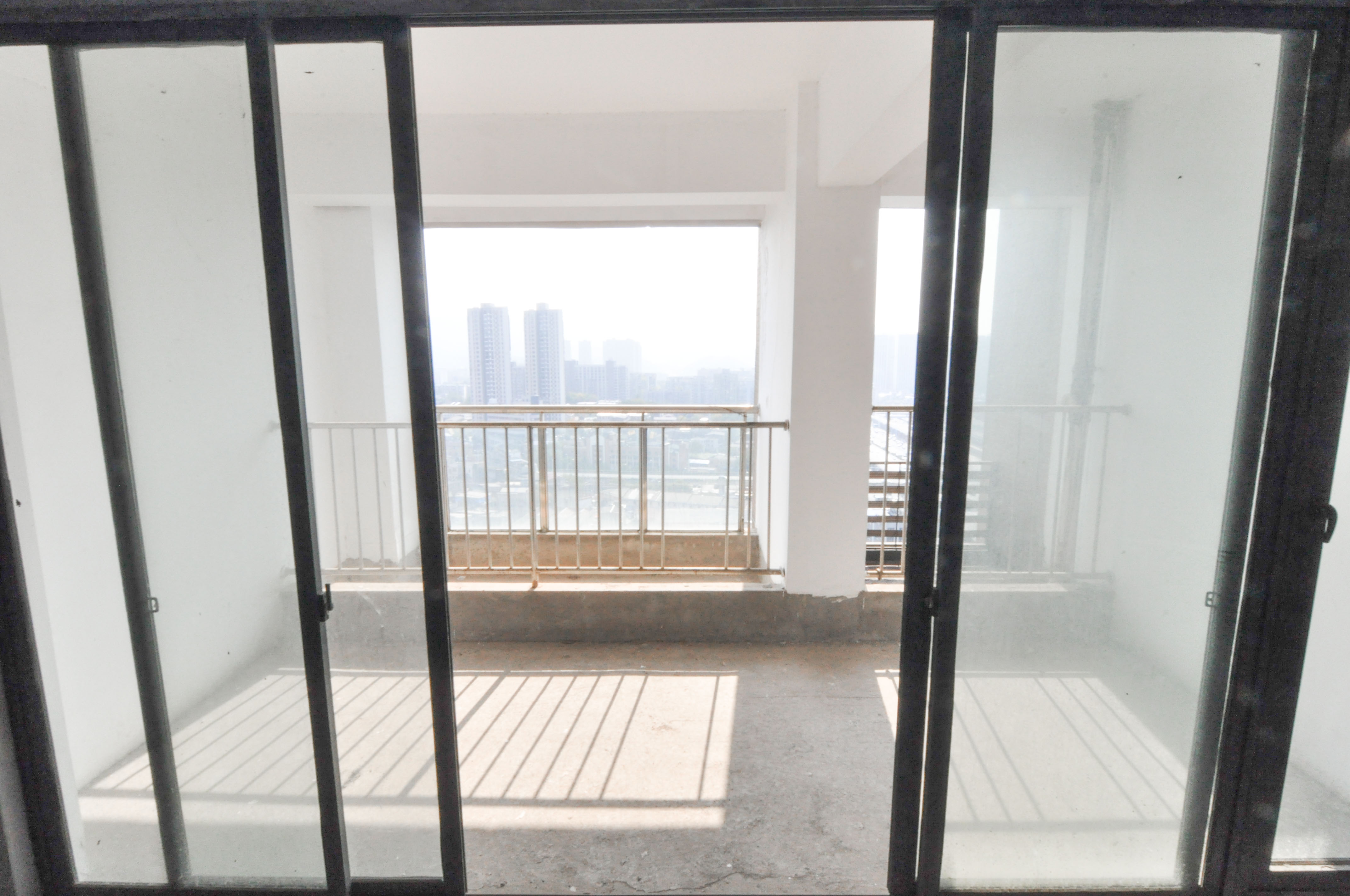 红公馆（前程丽景大厦）  4室2厅1卫   135.00万其他