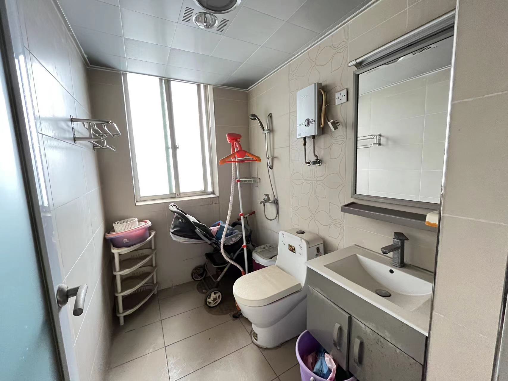 京鹰华府 3室2厅2卫 68.0万 京鹰华府 3室2厅2卫 68.0万室内图