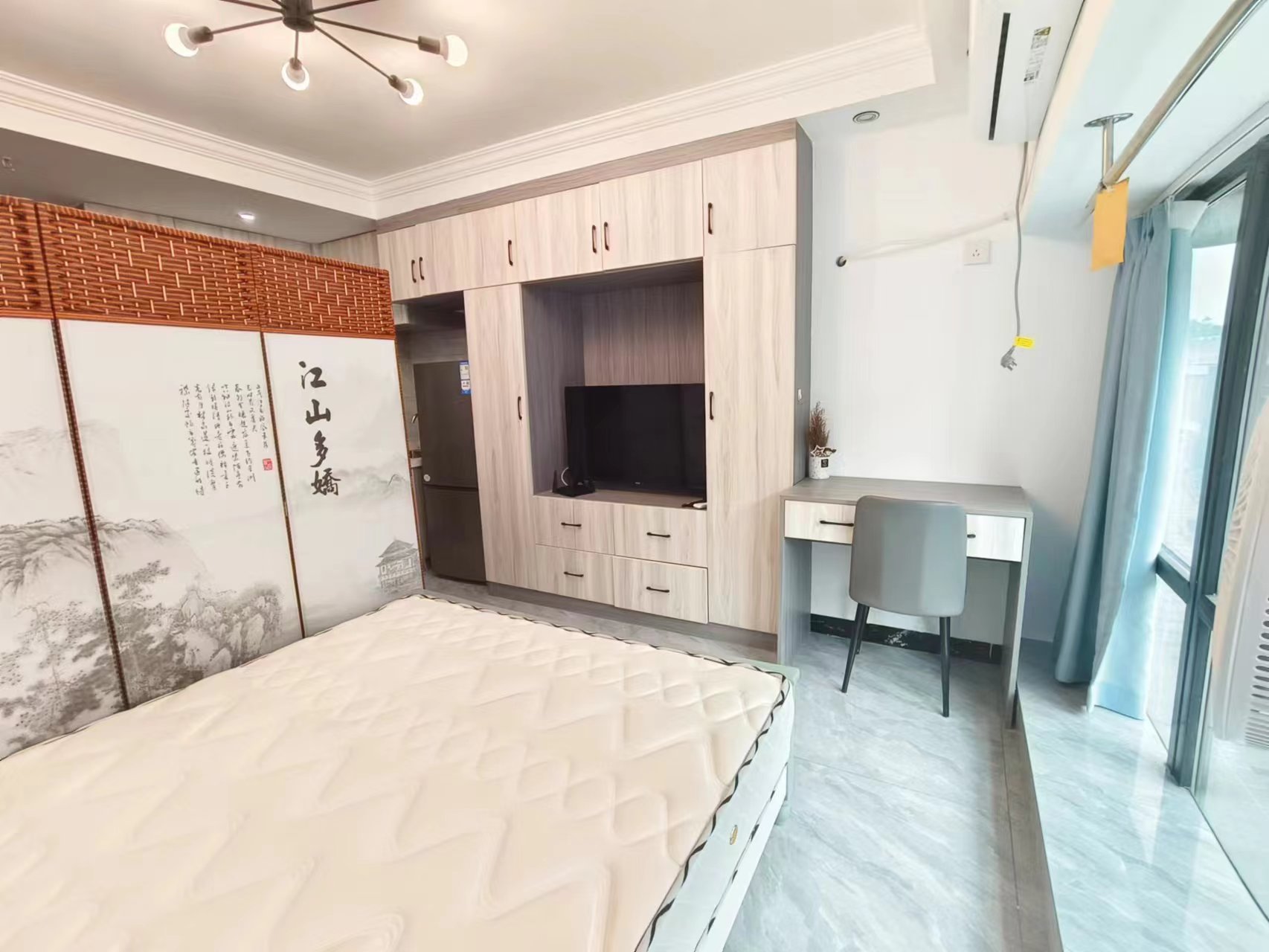 富力新天地一二期  1室1厅1卫   1700.00元/月室内图