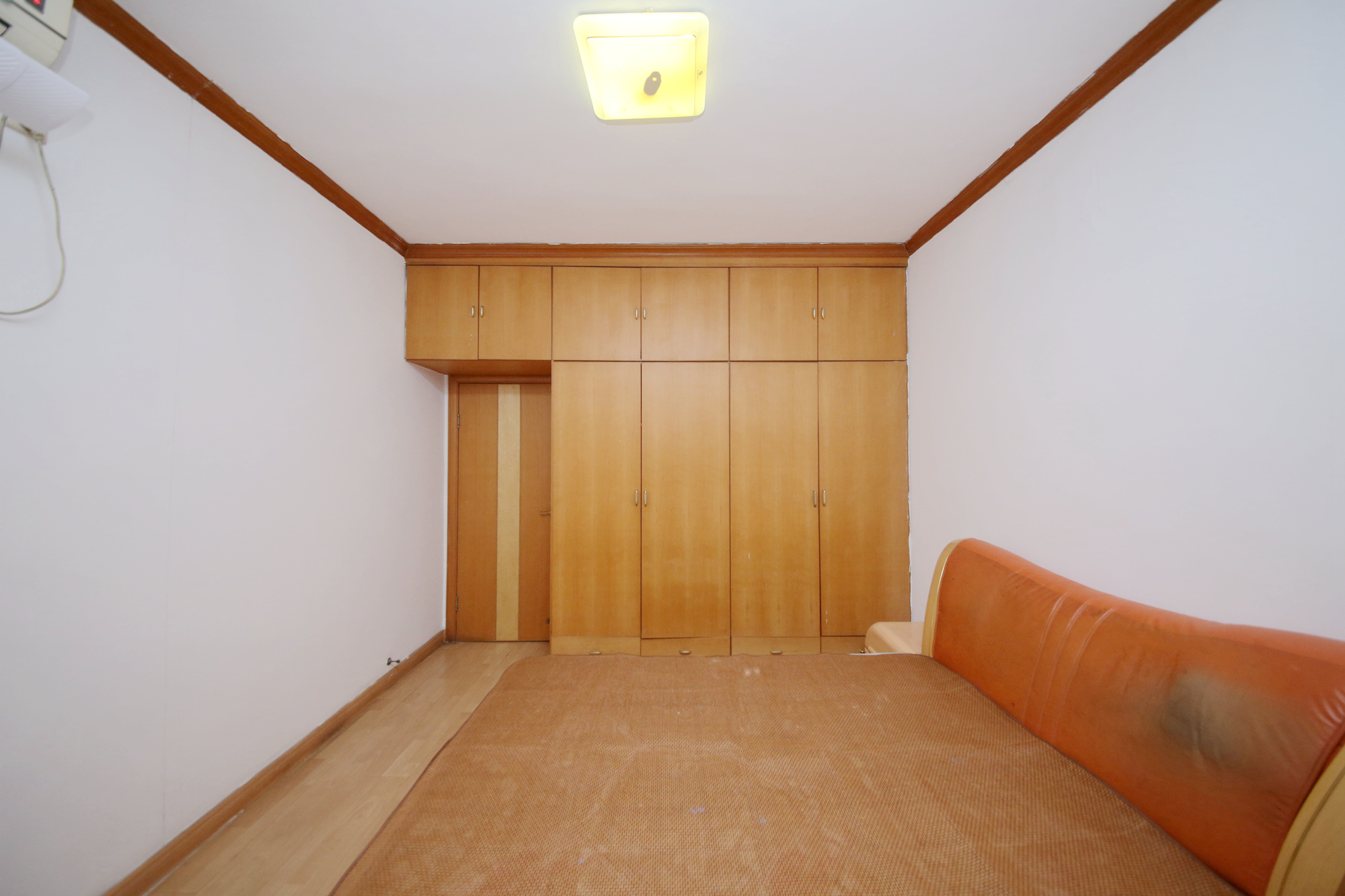 芙蓉区工商局宿舍  3室2厅2卫   74.80万其他
