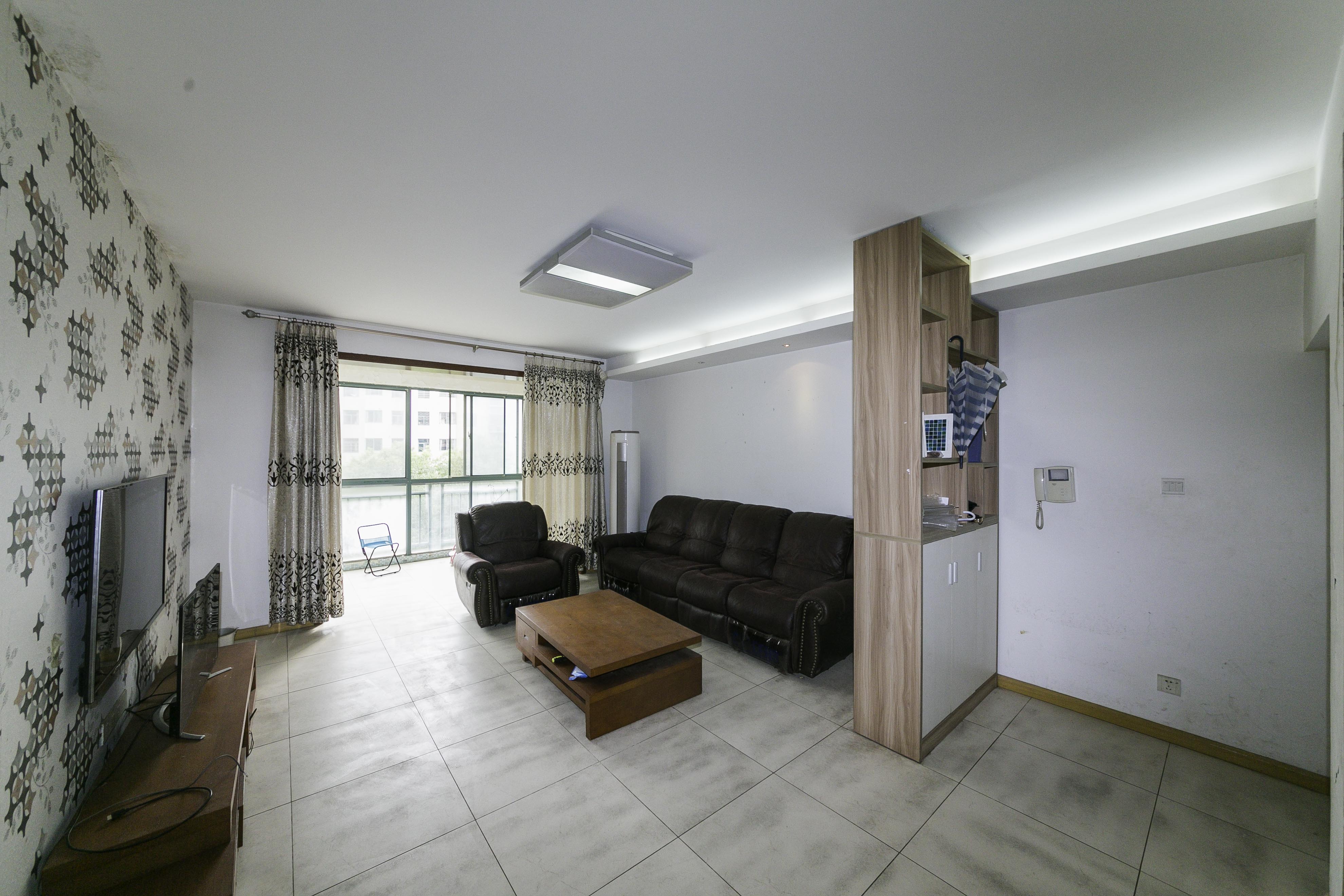 柠檬丽都  4室2厅2卫   122.00万客厅
