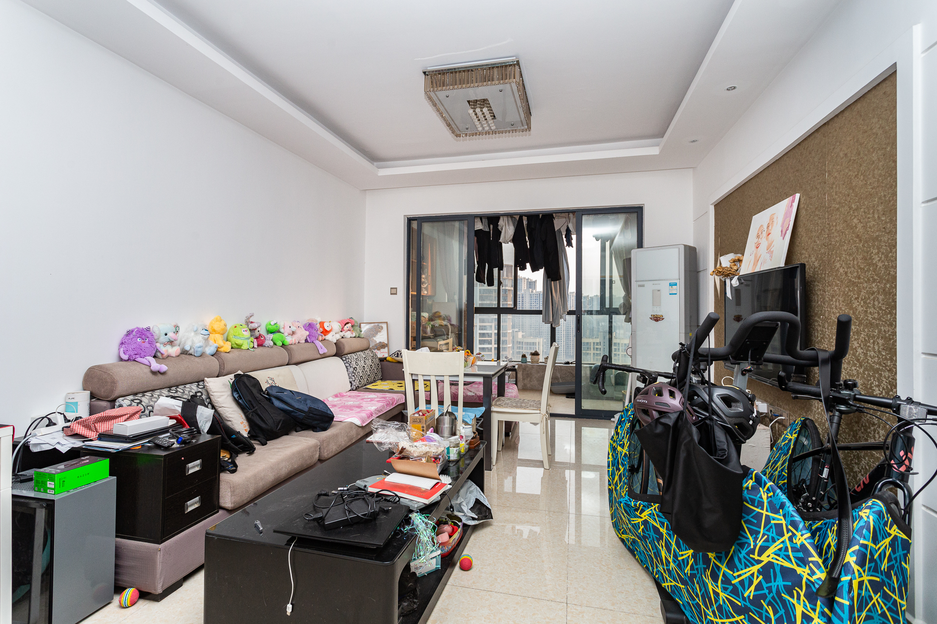 勤诚达新界  2室2厅1卫    86.0万 勤诚达新界  2室2厅1卫    86.0万客厅