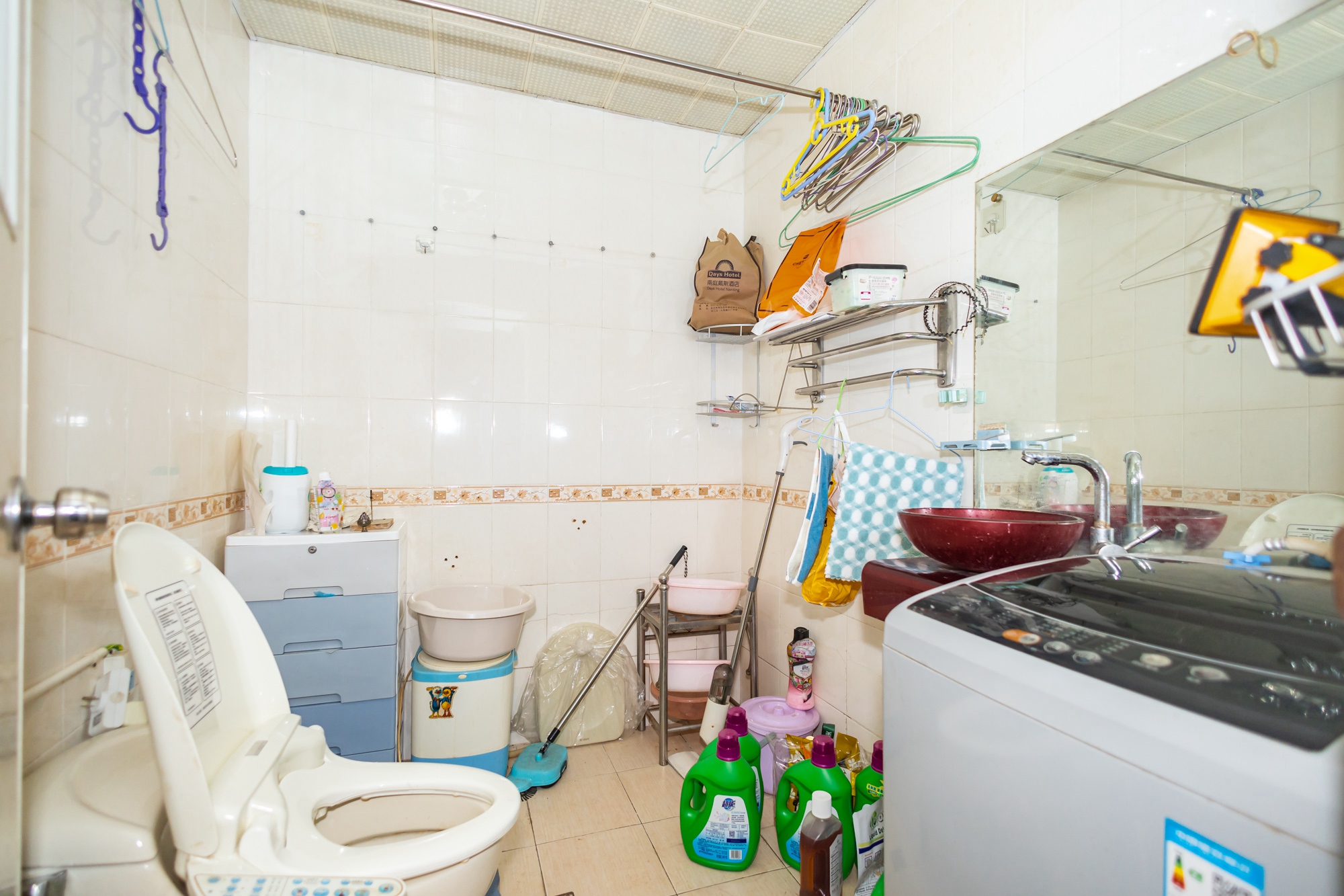 聚鑫大厦 3室2厅1卫 49.6万 聚鑫大厦 3室2厅1卫 49.6万卫生间